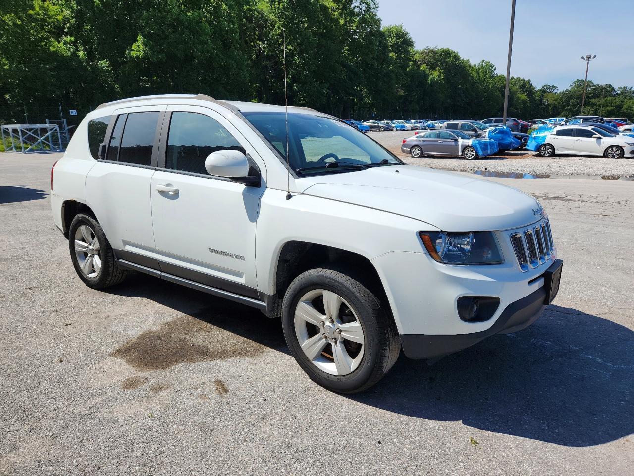 2015 Jeep Compass Latitude White vin: 1C4NJDEB7FD130704