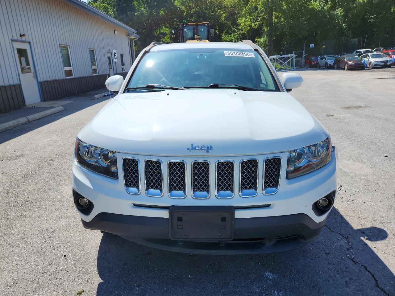 2015 Jeep Compass Latitude White vin: 1C4NJDEB7FD130704