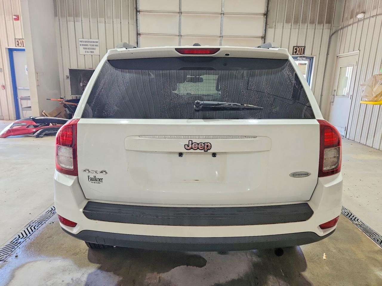 2015 Jeep Compass Latitude White vin: 1C4NJDEB7FD130704