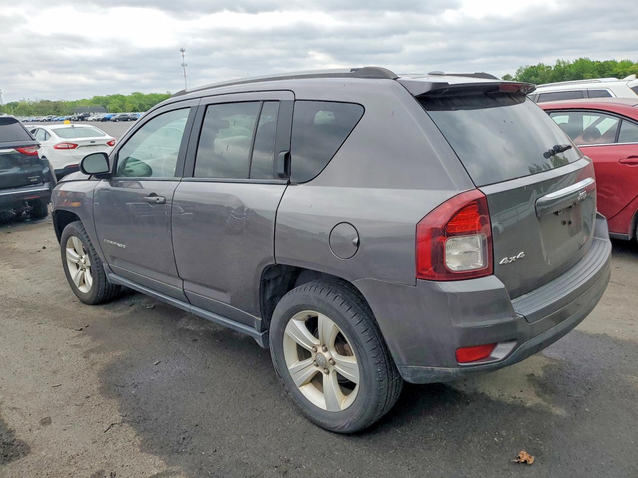 2015 Jeep Compass Latitude Gray vin: 1C4NJDEB7FD303296