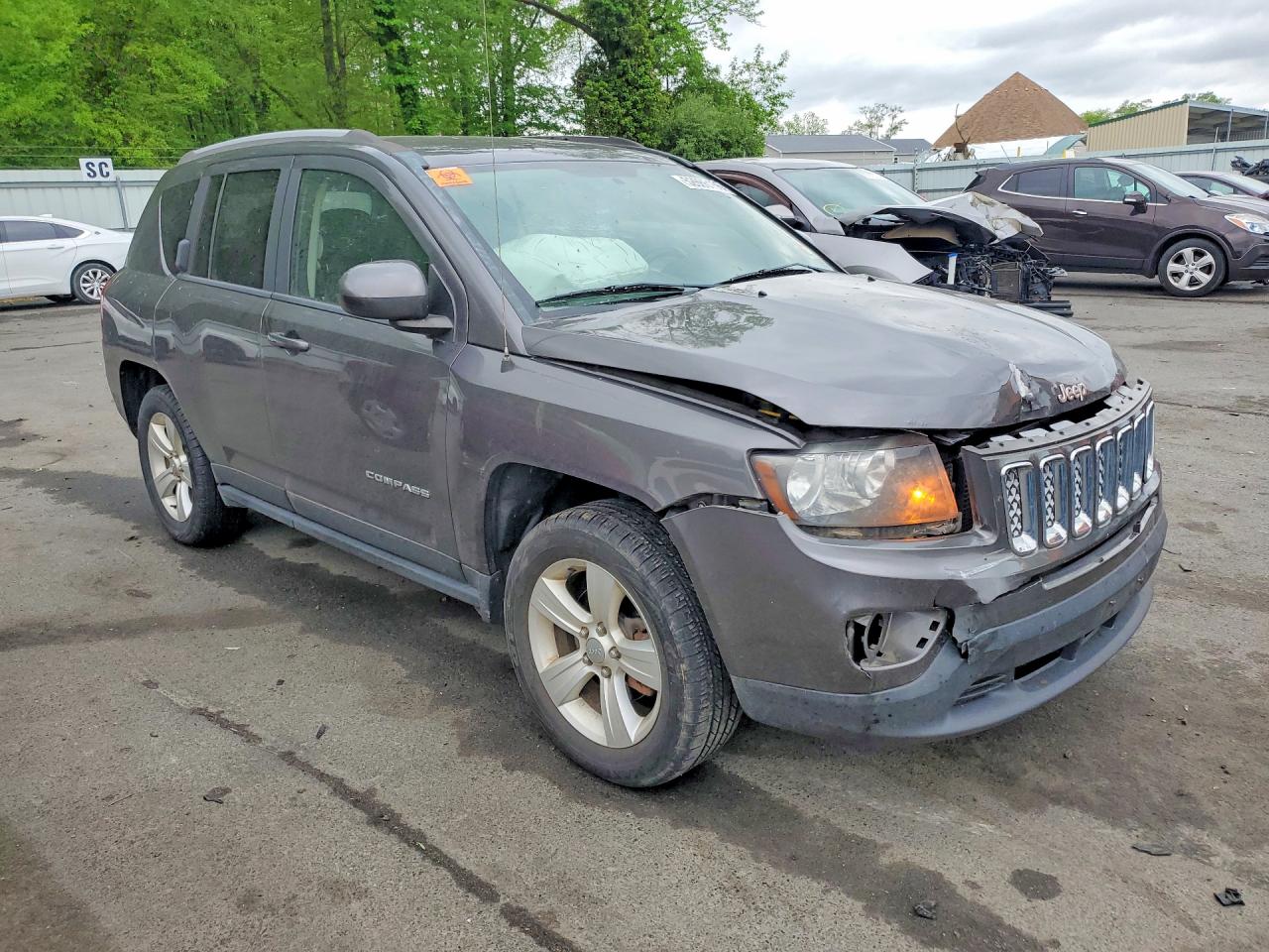 2015 Jeep Compass Latitude Gray vin: 1C4NJDEB7FD303296