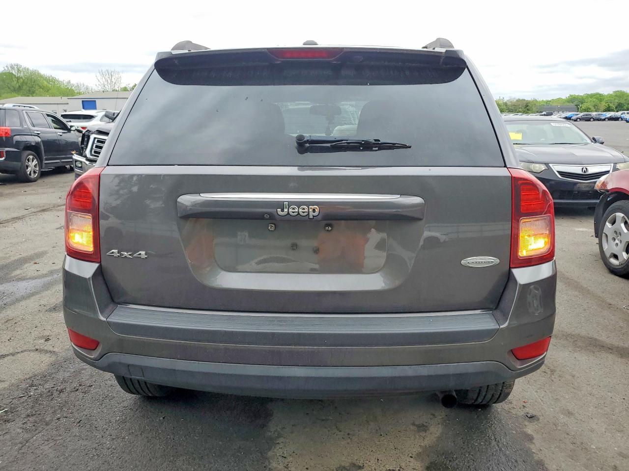 2015 Jeep Compass Latitude Gray vin: 1C4NJDEB7FD303296