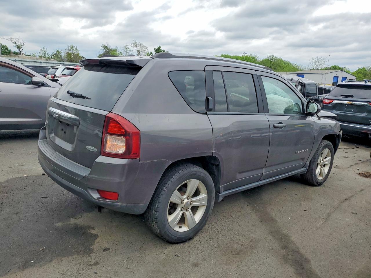 2015 Jeep Compass Latitude Gray vin: 1C4NJDEB7FD303296