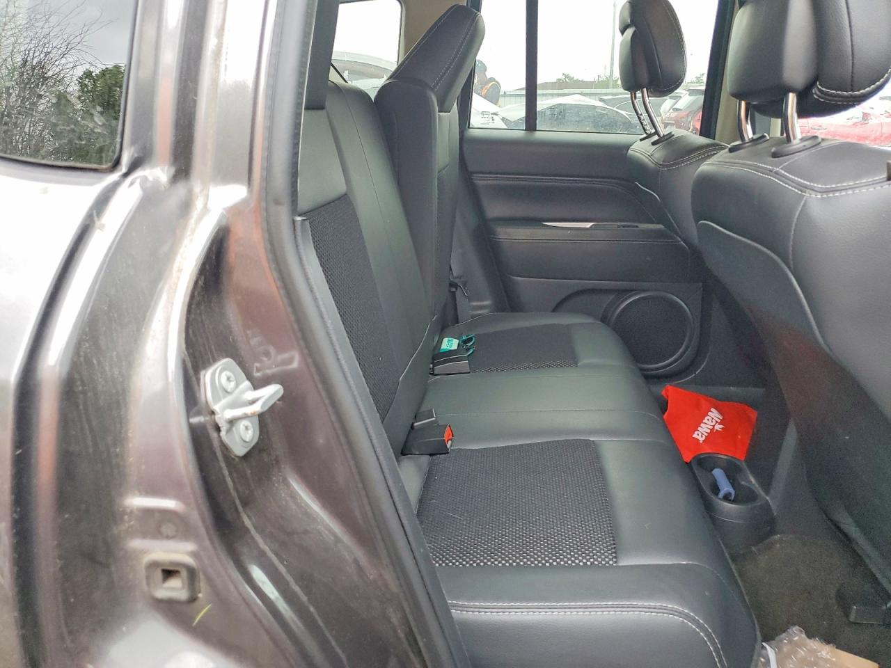 2015 Jeep Compass Latitude Gray vin: 1C4NJDEB7FD303296