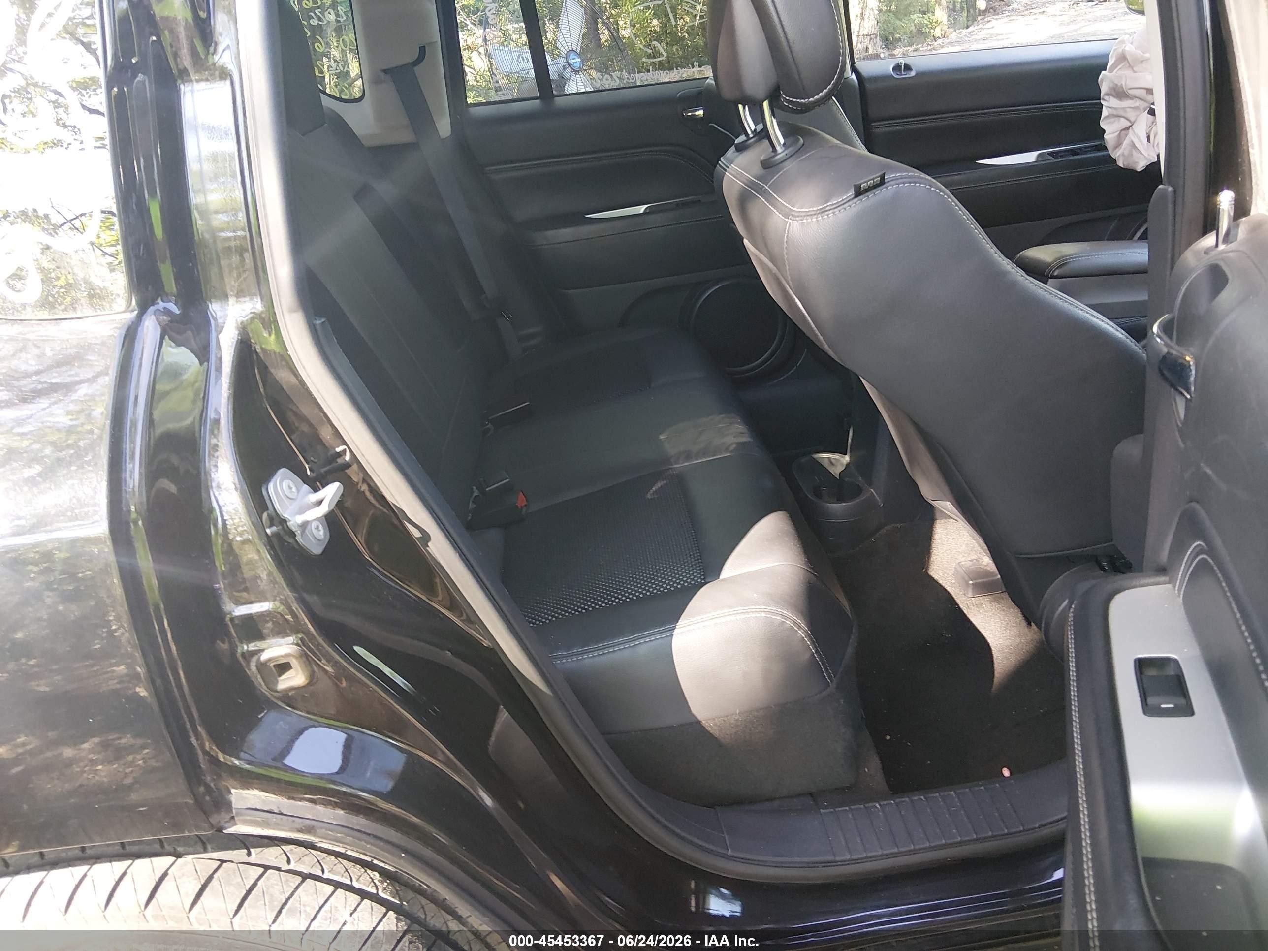 2015 Jeep Compass Latitude Black vin: 1C4NJDEB7FD358167