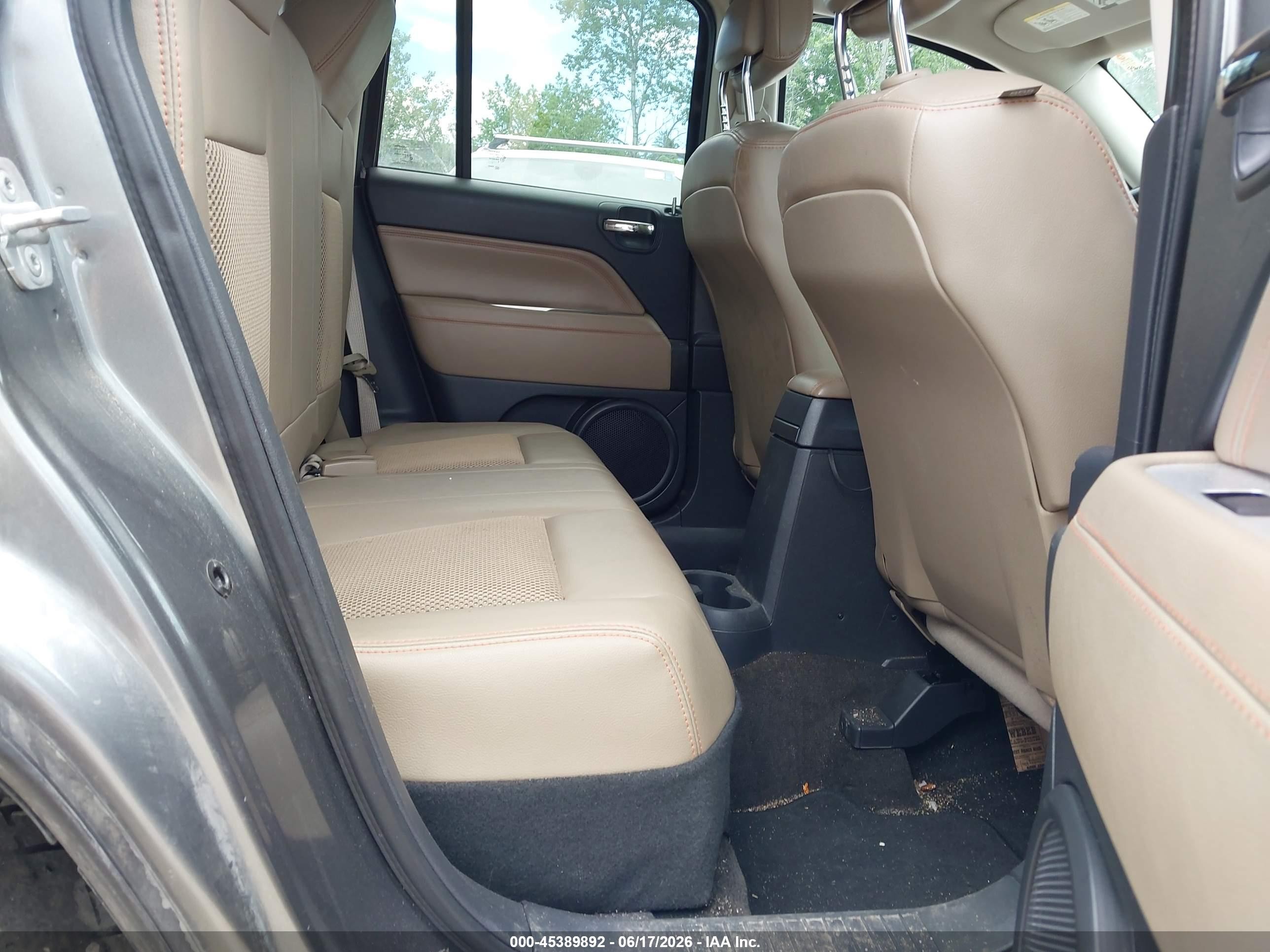 2014 Jeep Compass Latitude Gray vin: 1C4NJDEB8ED501285