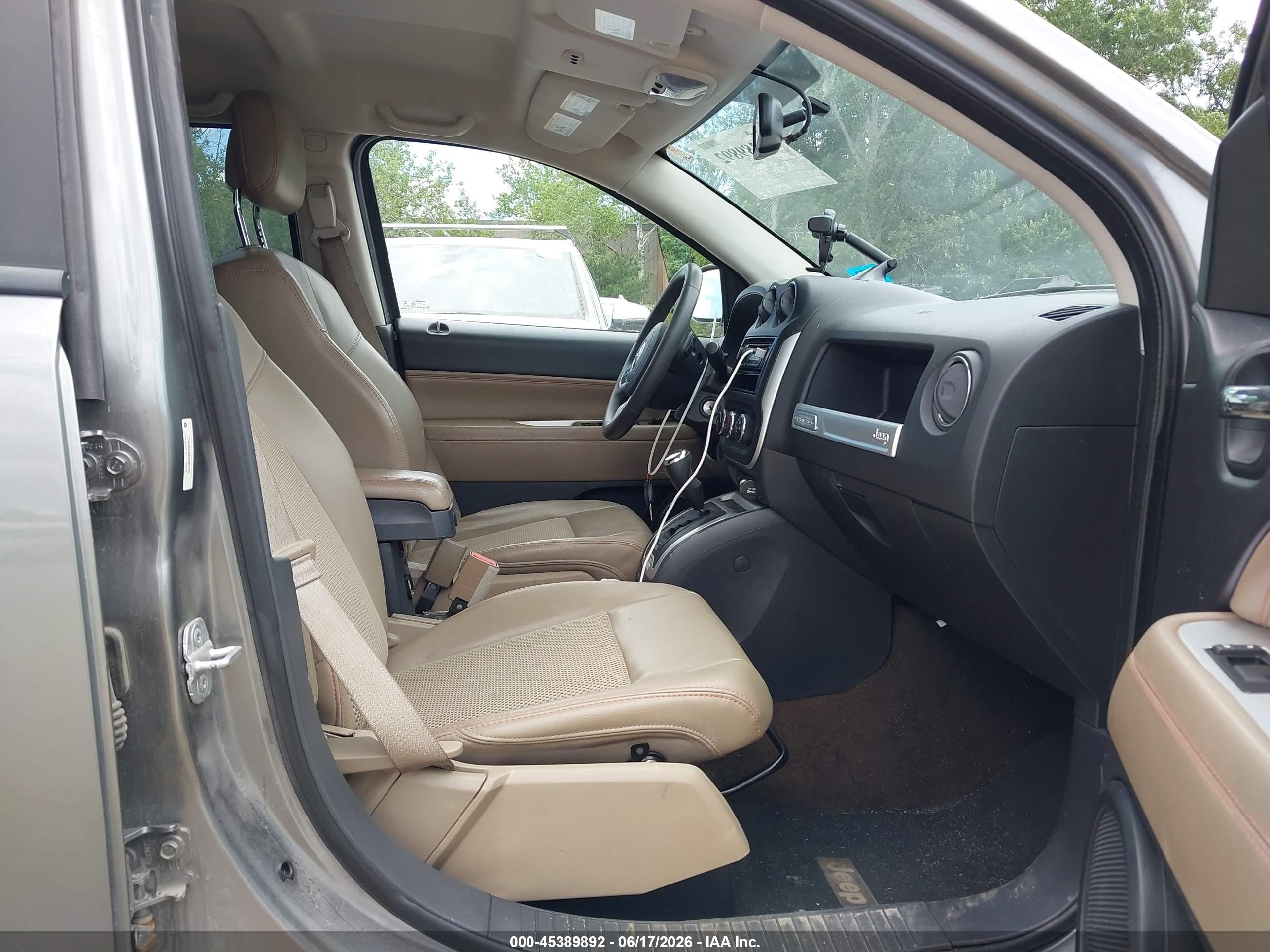 2014 Jeep Compass Latitude Gray vin: 1C4NJDEB8ED501285