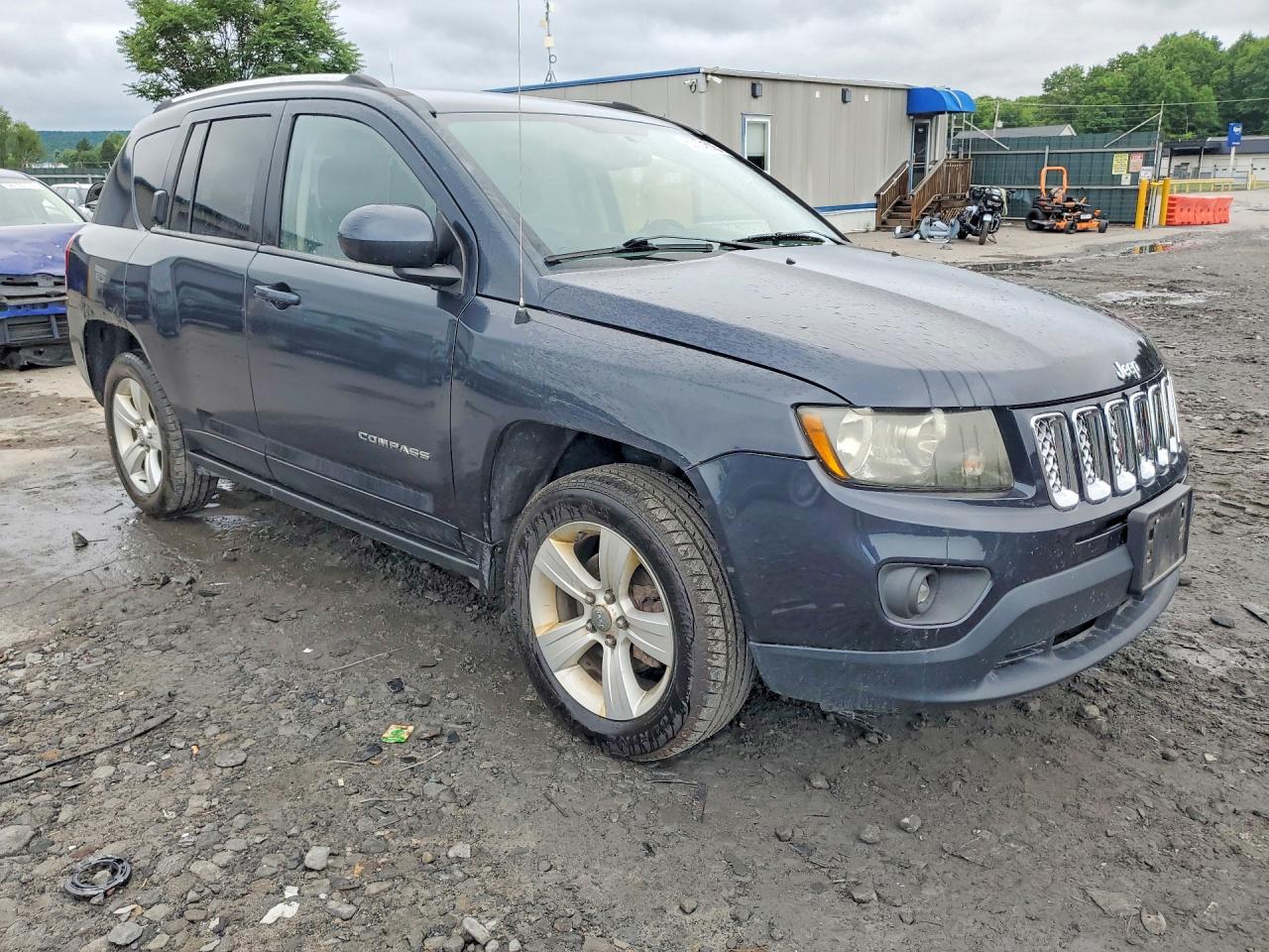 2014 Jeep Compass Latitude Gray vin: 1C4NJDEB8ED585673