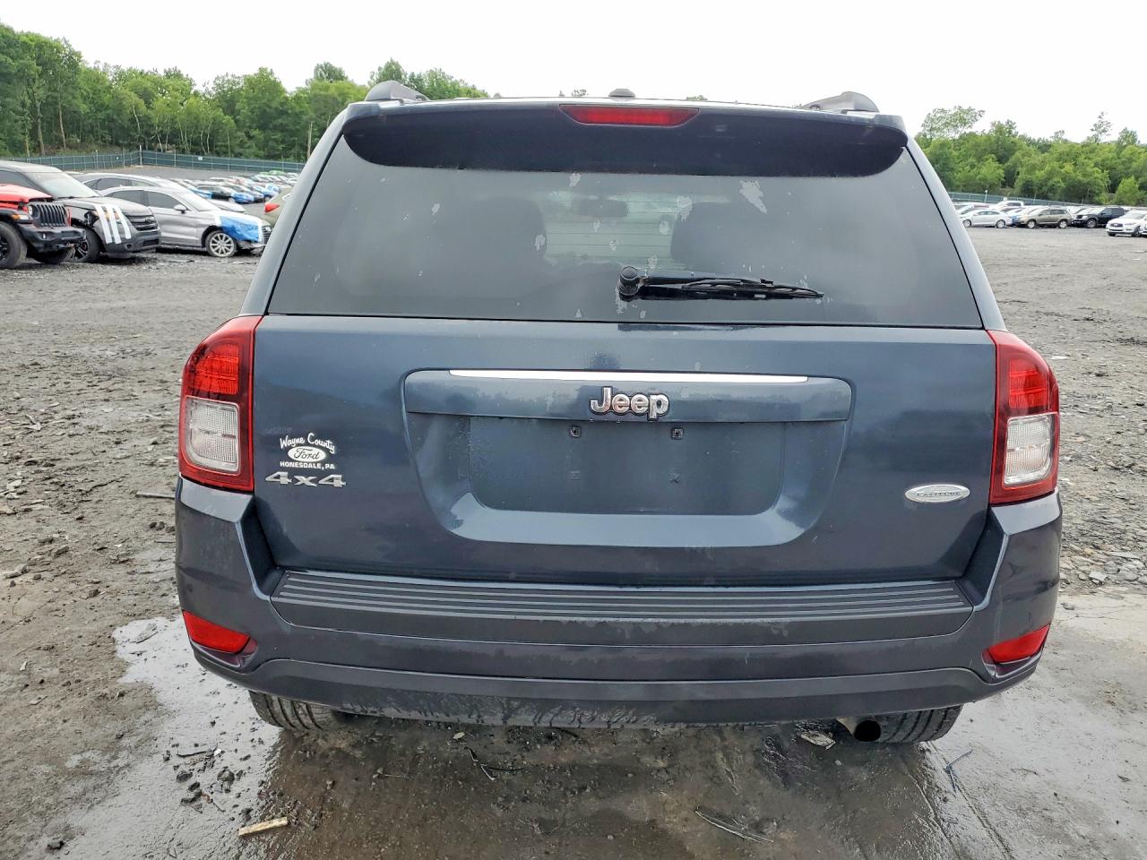 2014 Jeep Compass Latitude Gray vin: 1C4NJDEB8ED585673