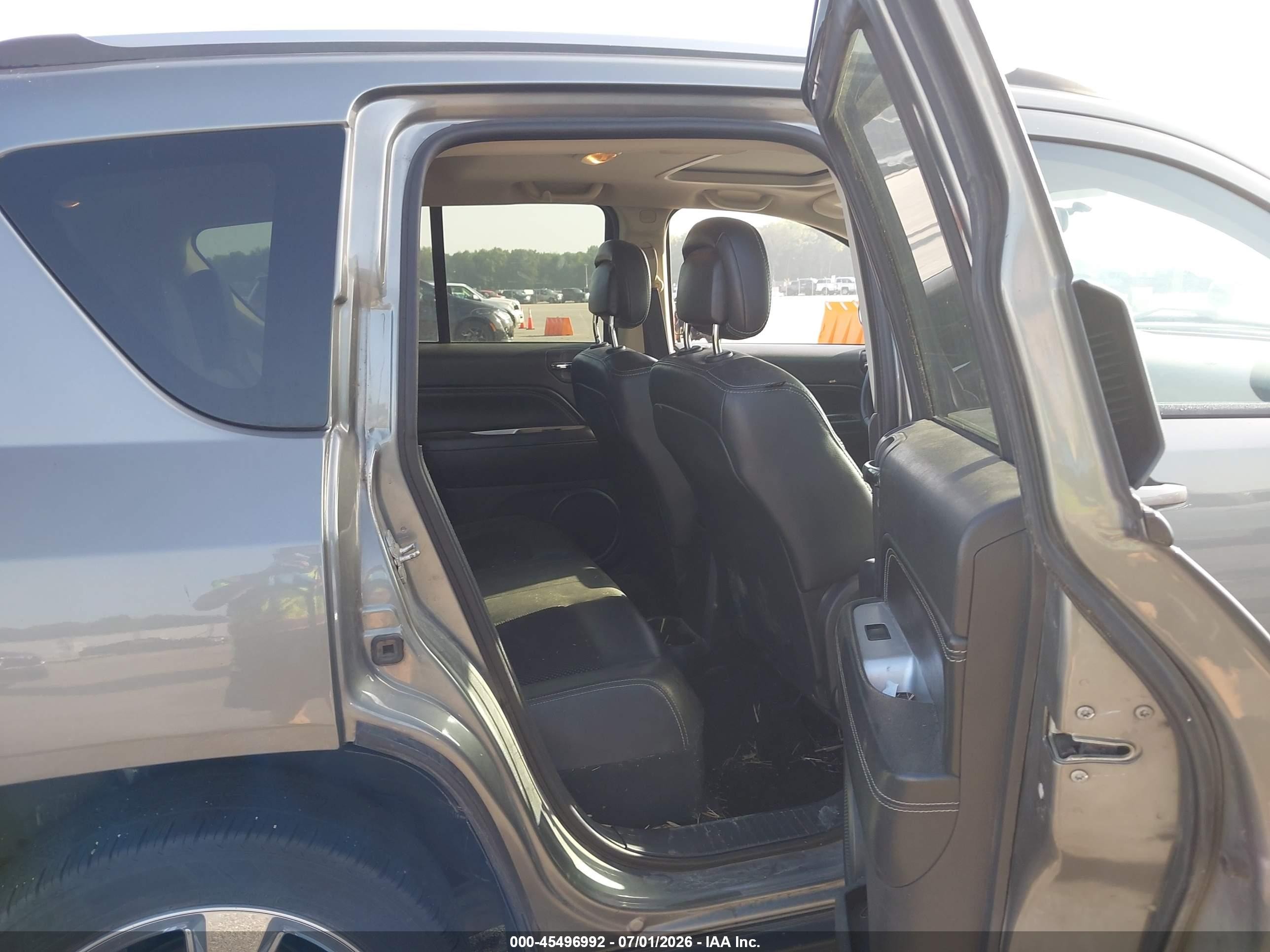 2014 Jeep Compass Latitude Gray vin: 1C4NJDEB8ED632829