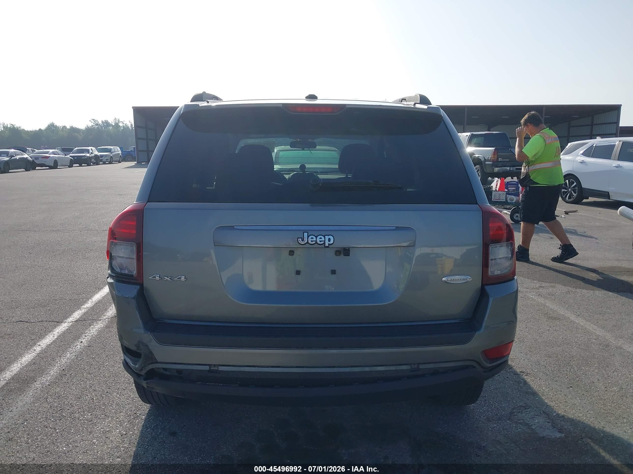 2014 Jeep Compass Latitude Gray vin: 1C4NJDEB8ED632829