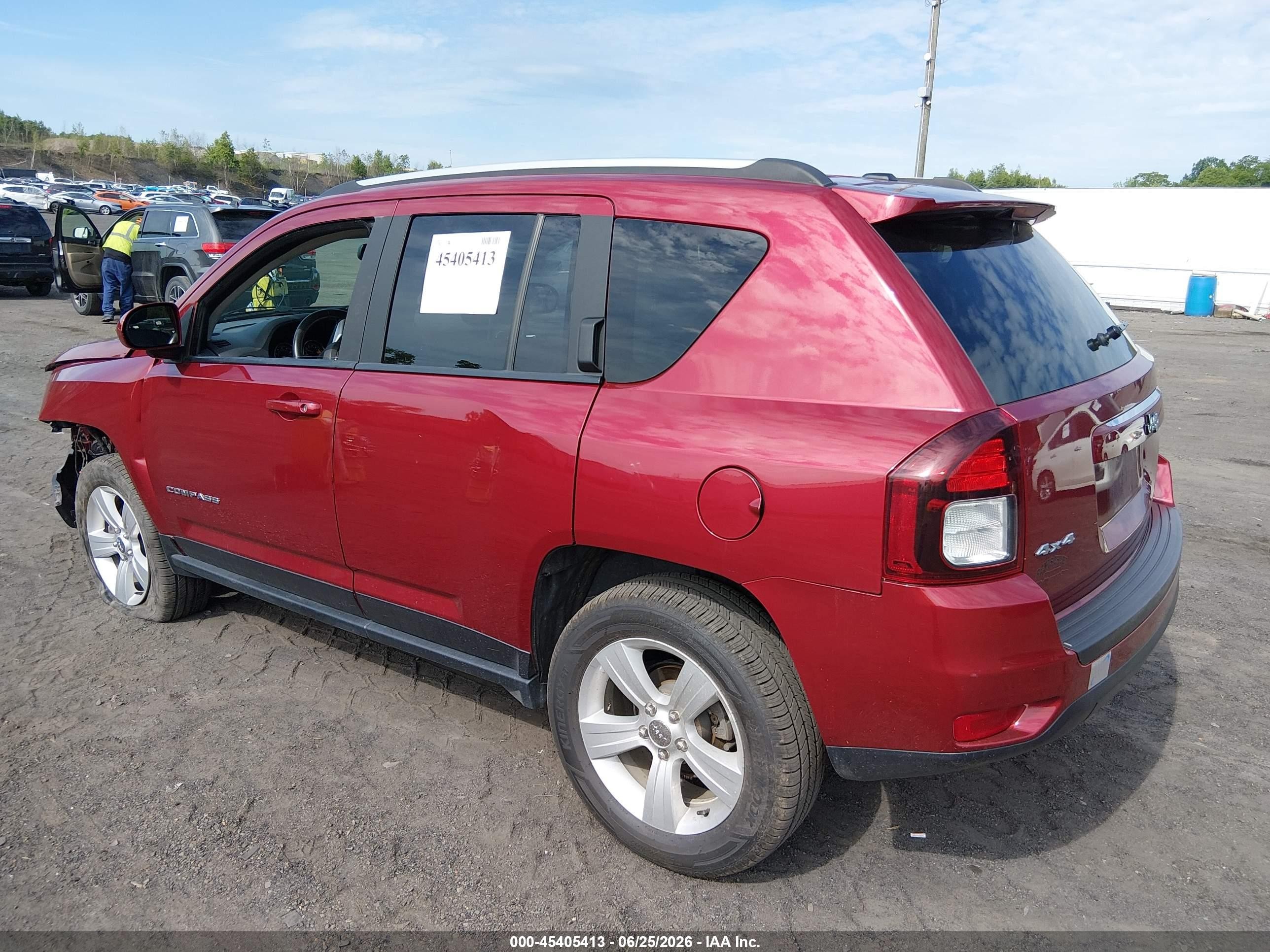 2015 Jeep Compass Latitude Red vin: 1C4NJDEB8FD258031