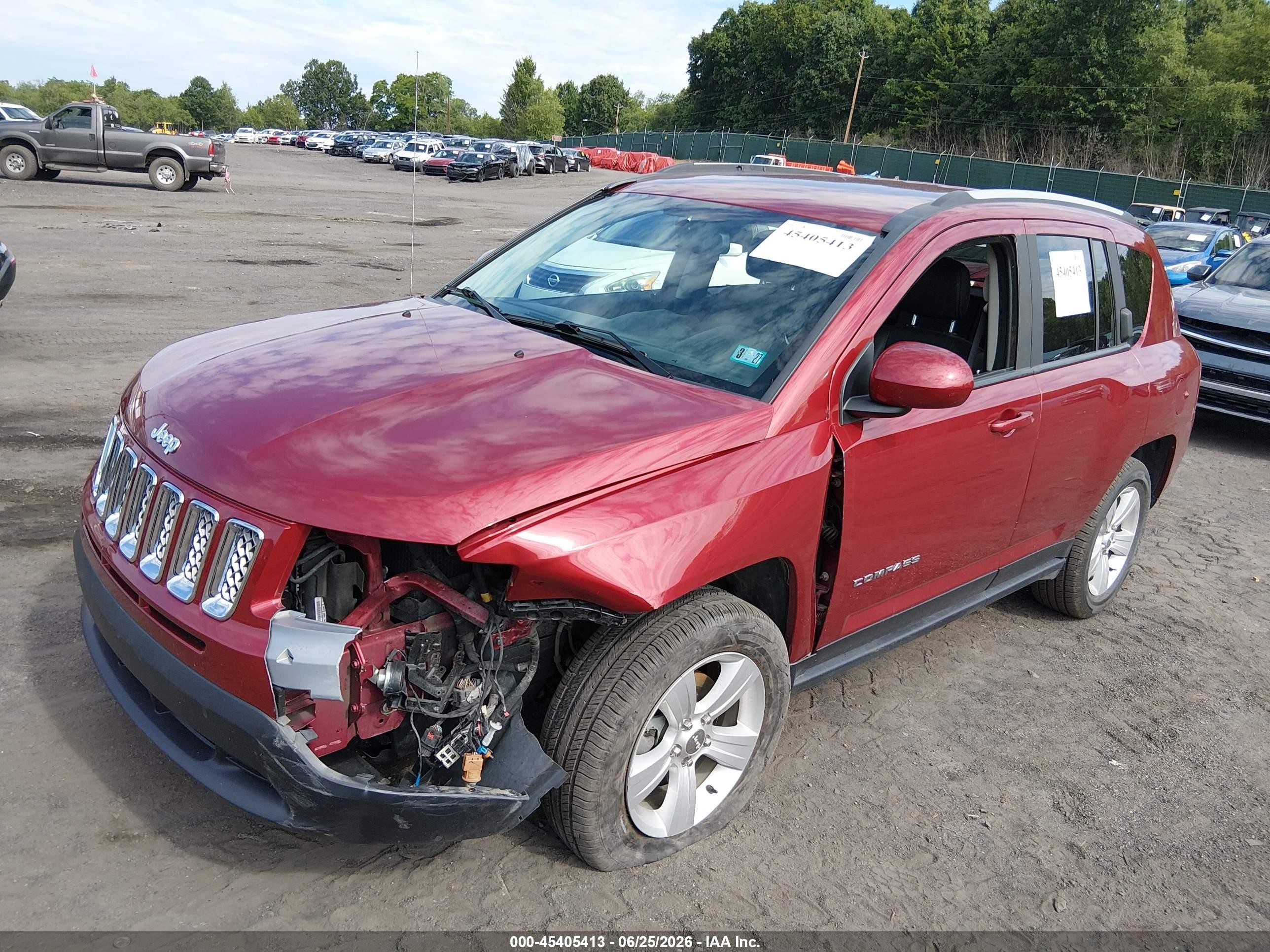 2015 Jeep Compass Latitude Red vin: 1C4NJDEB8FD258031