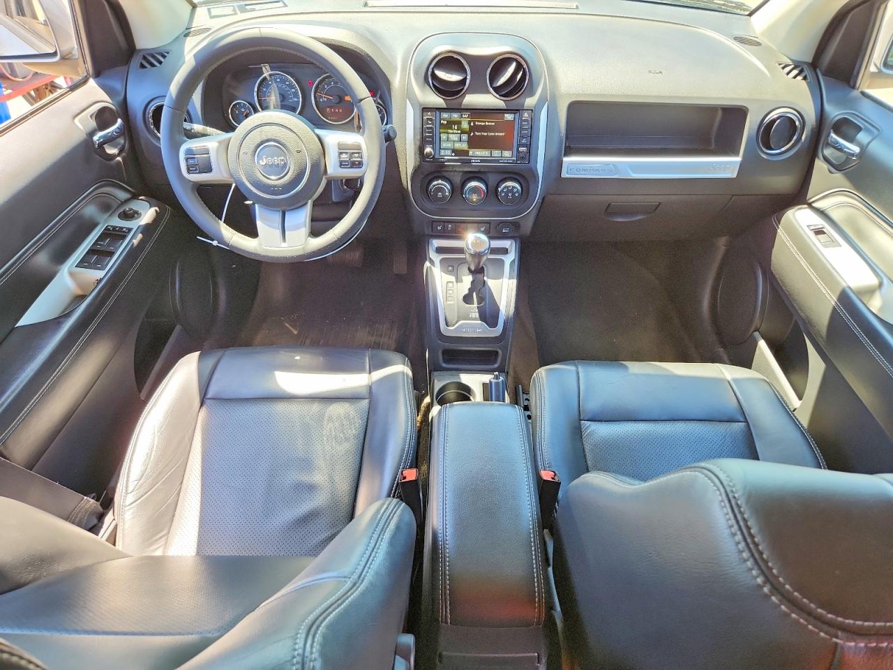 2015 Jeep Compass Latitude Серебряный vin: 1C4NJDEB8FD290722