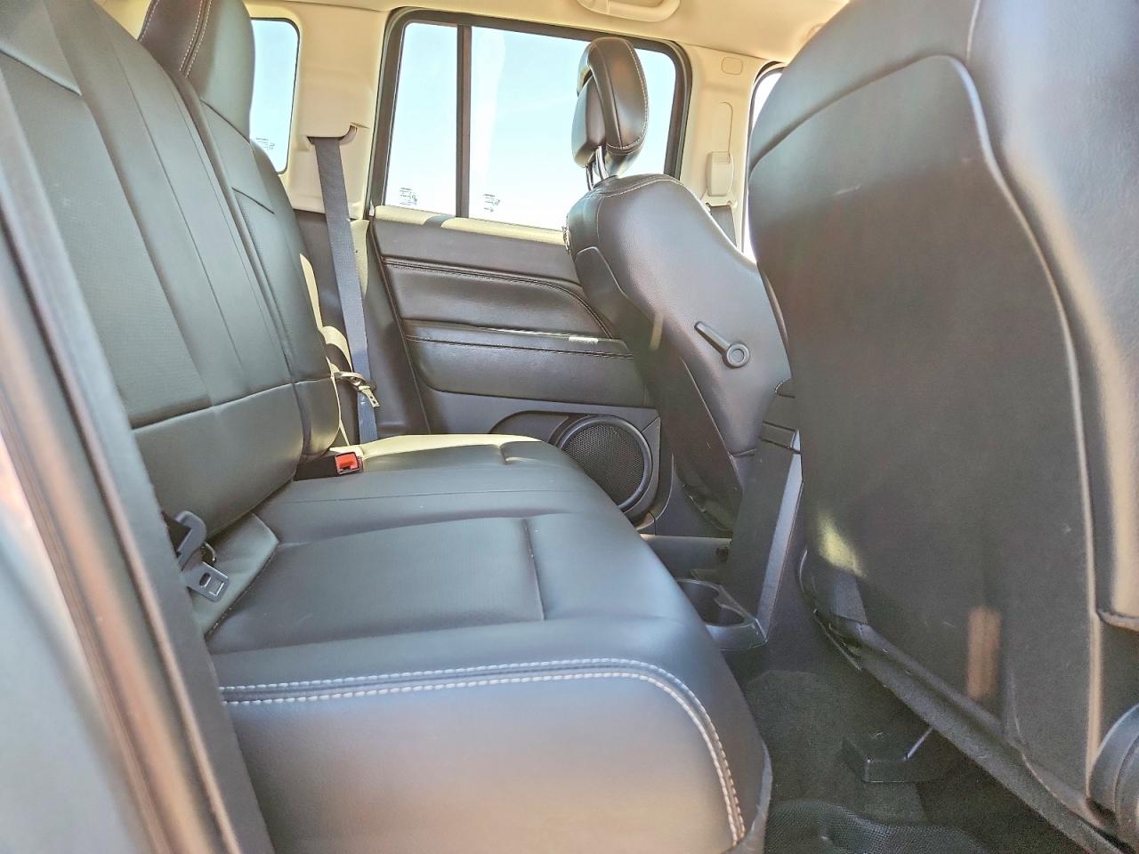 2015 Jeep Compass Latitude Серебряный vin: 1C4NJDEB8FD290722