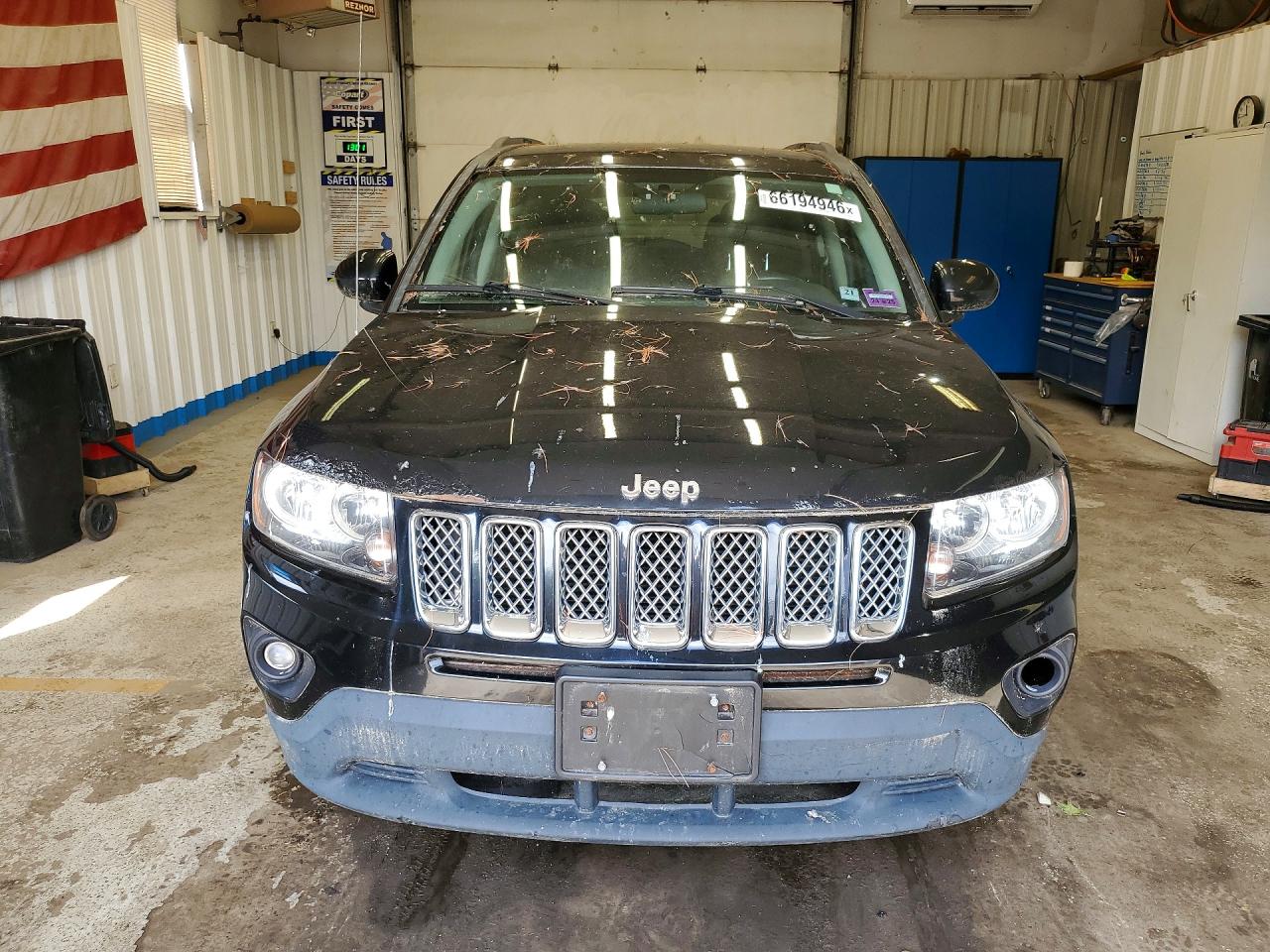 2015 Jeep Compass Latitude Black vin: 1C4NJDEB8FD412561