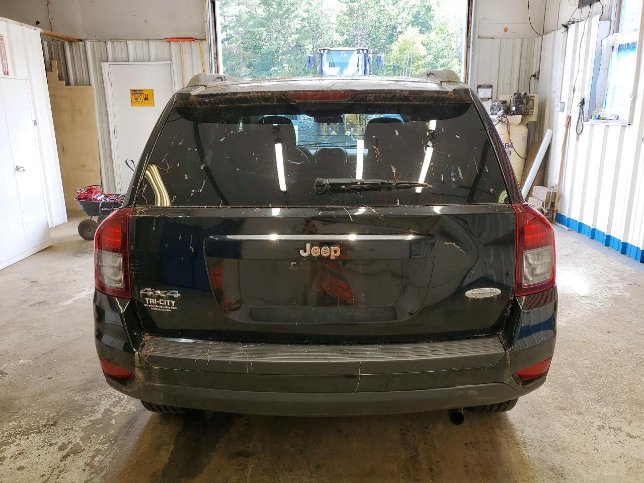 2015 Jeep Compass Latitude Black vin: 1C4NJDEB8FD412561