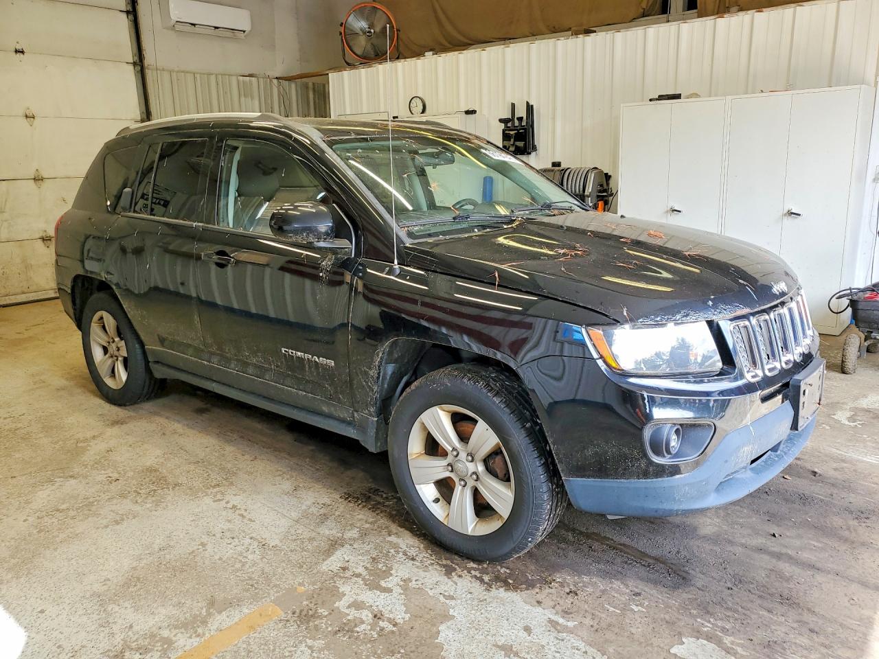 2015 Jeep Compass Latitude Black vin: 1C4NJDEB8FD412561