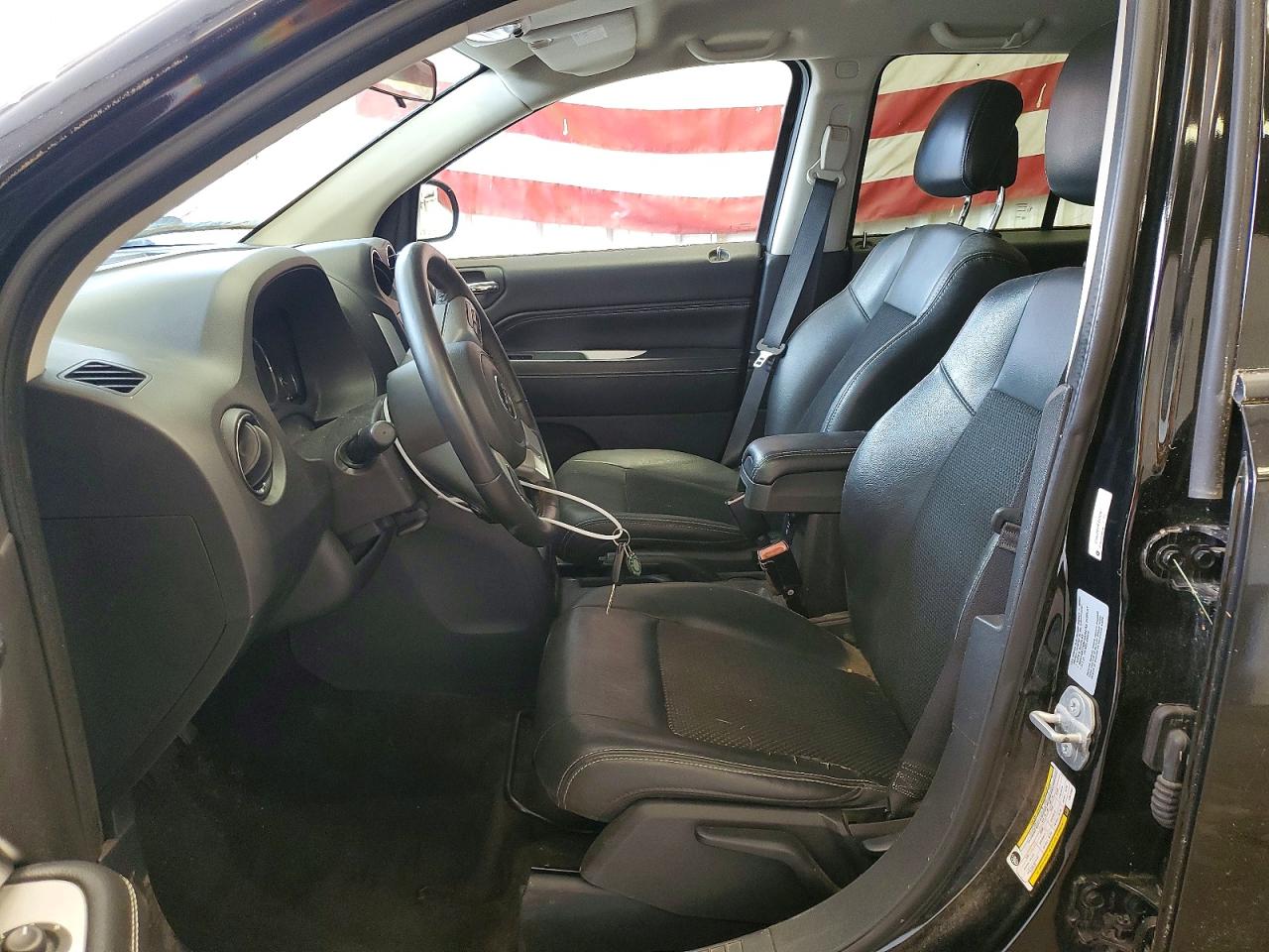 2015 Jeep Compass Latitude Black vin: 1C4NJDEB8FD412561
