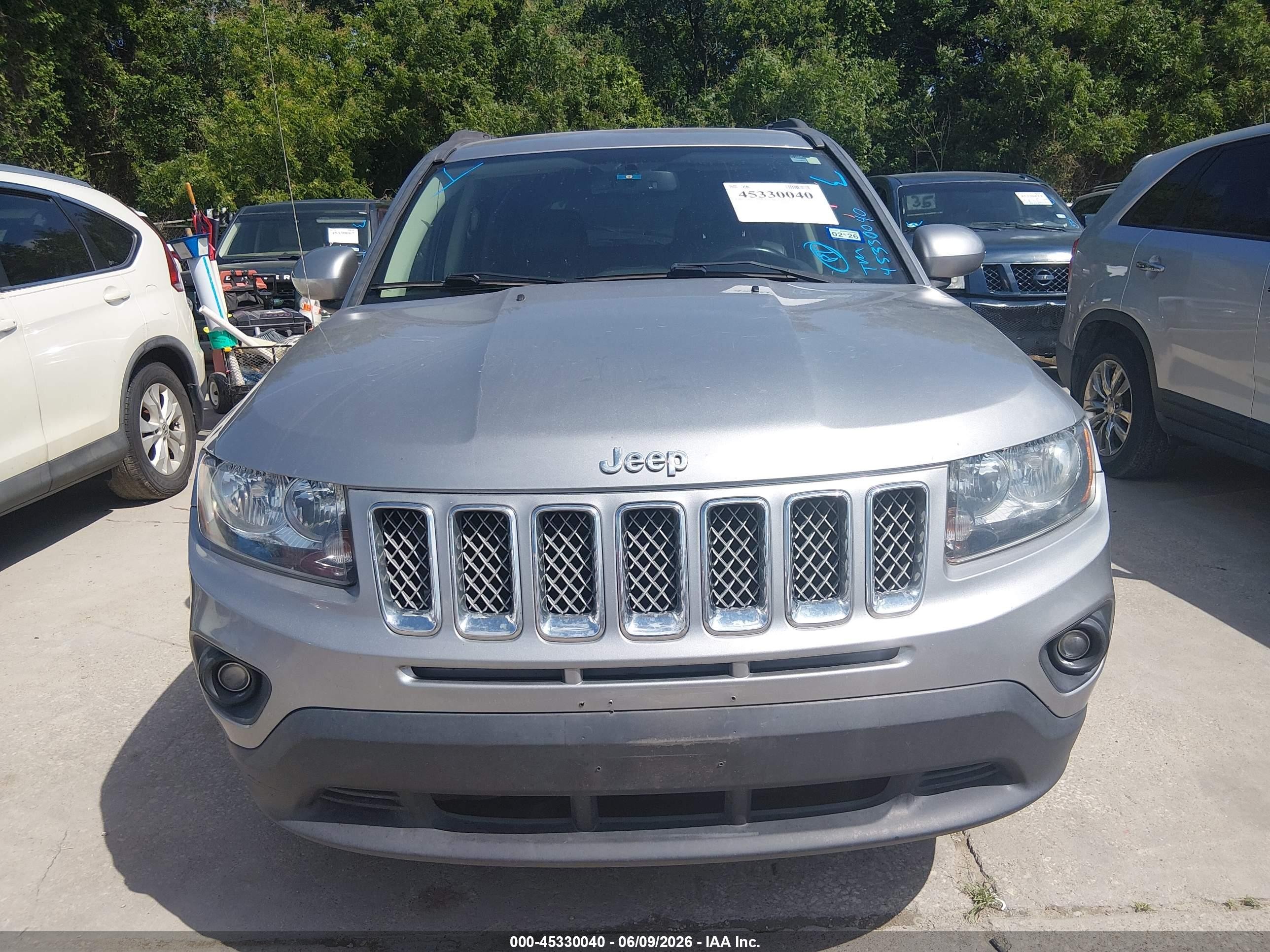 2017 Jeep Compass Latitude 4x4 Gray vin: 1C4NJDEB8HD191417