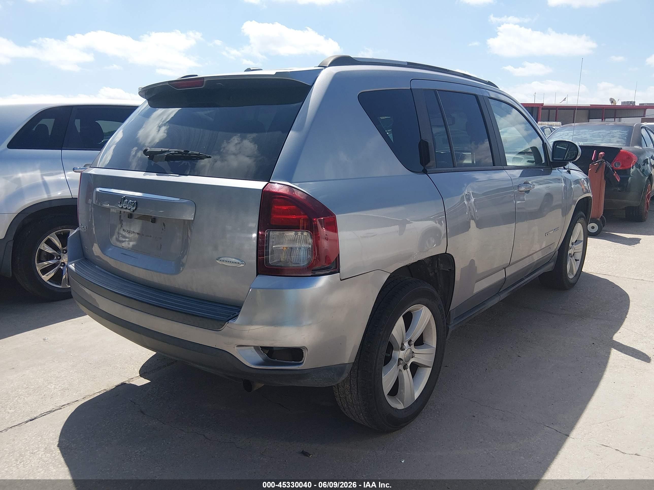 2017 Jeep Compass Latitude 4x4 Gray vin: 1C4NJDEB8HD191417