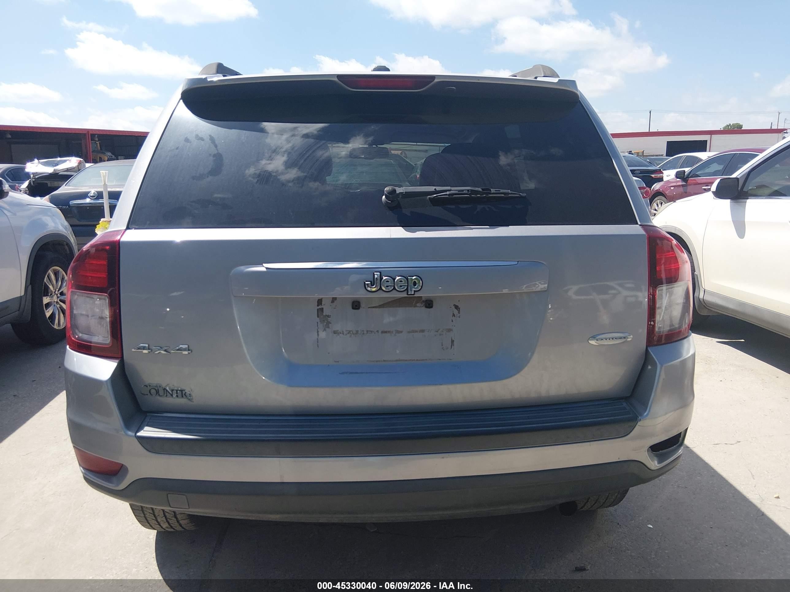 2017 Jeep Compass Latitude 4x4 Gray vin: 1C4NJDEB8HD191417