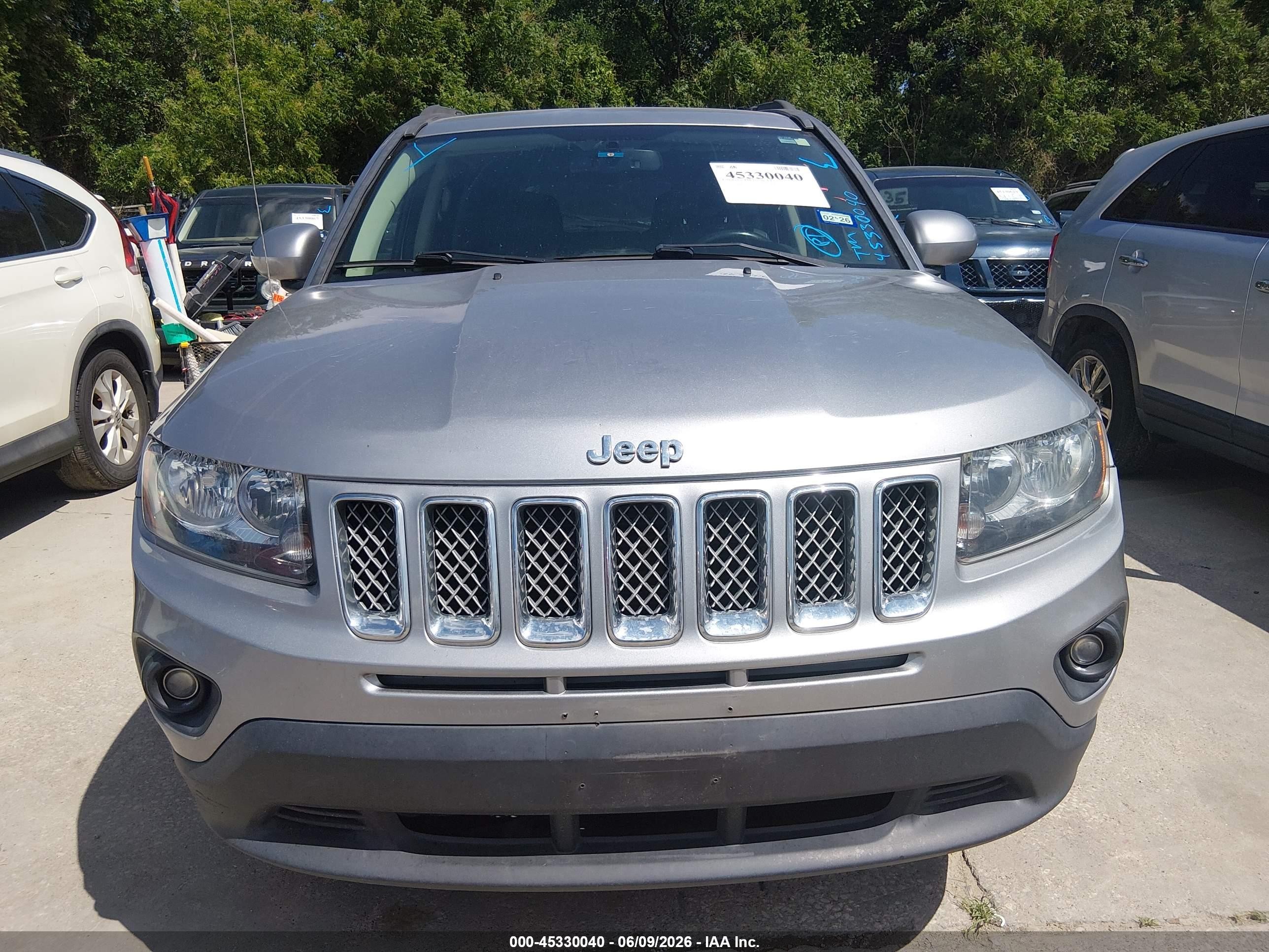 2017 Jeep Compass Latitude 4x4 Gray vin: 1C4NJDEB8HD191417