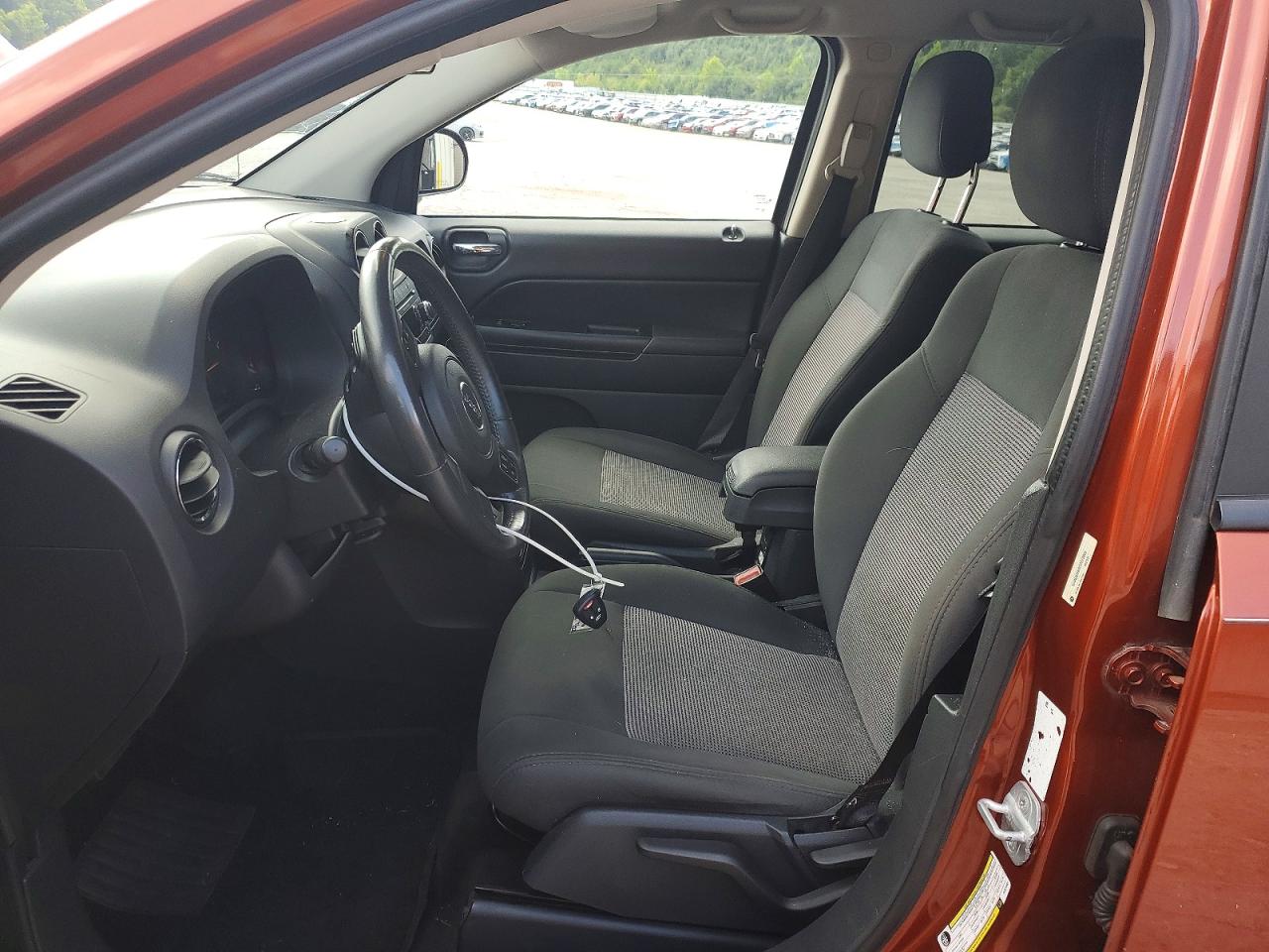 2012 Jeep Compass Latitude Оранжевый vin: 1C4NJDEB9CD675962