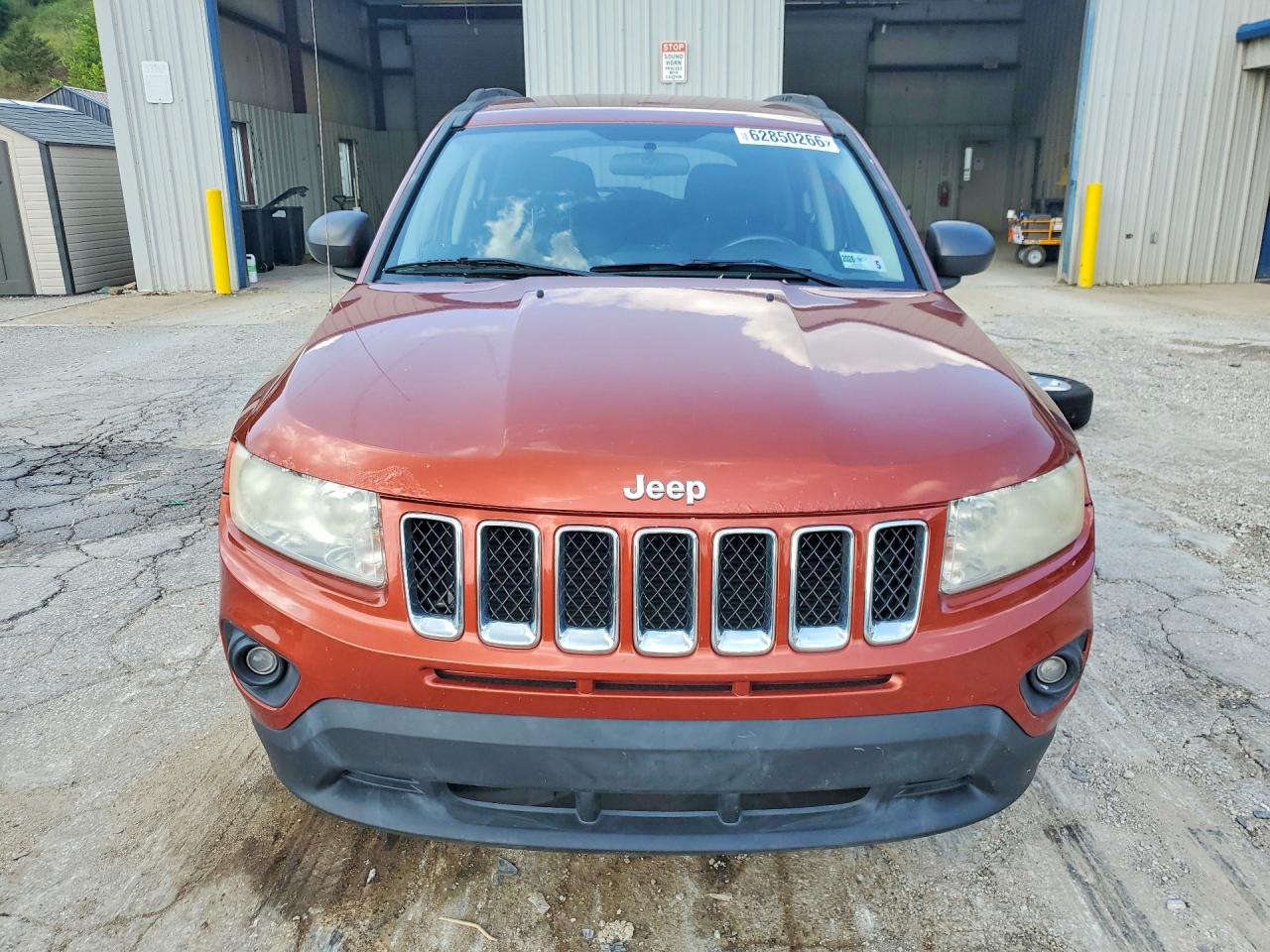 2012 Jeep Compass Latitude Оранжевый vin: 1C4NJDEB9CD675962
