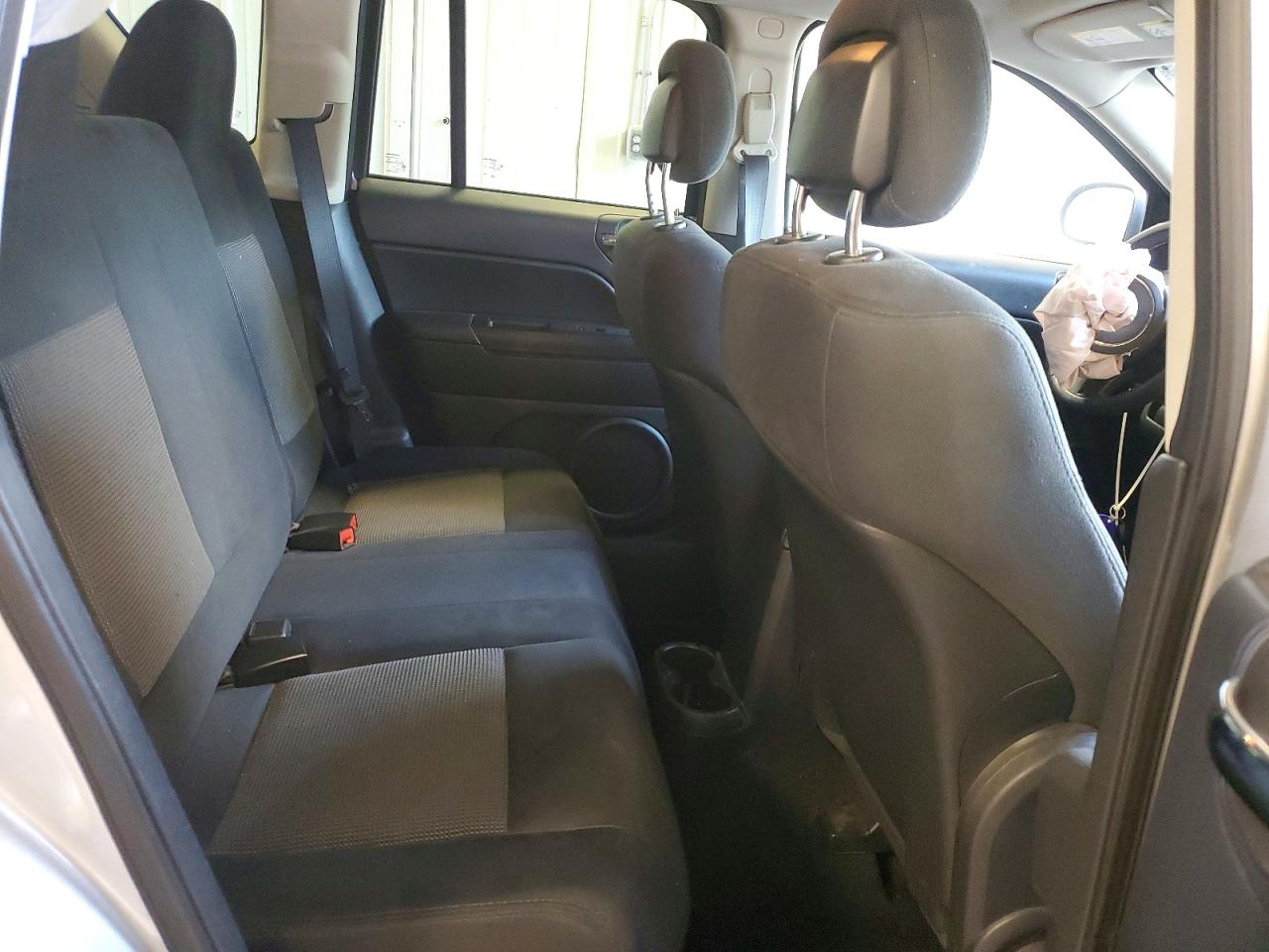 2012 Jeep Compass Latitude Silver vin: 1C4NJDEB9CD692163