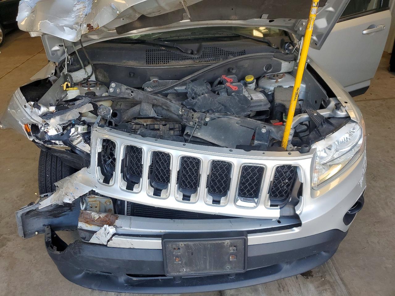 2012 Jeep Compass Latitude Silver vin: 1C4NJDEB9CD692163