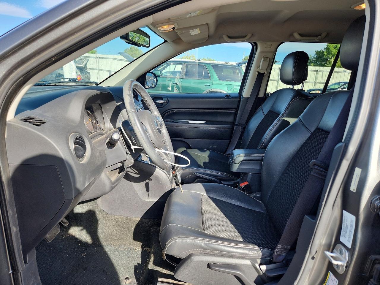 2014 Jeep Compass Latitude Серый vin: 1C4NJDEB9ED546834