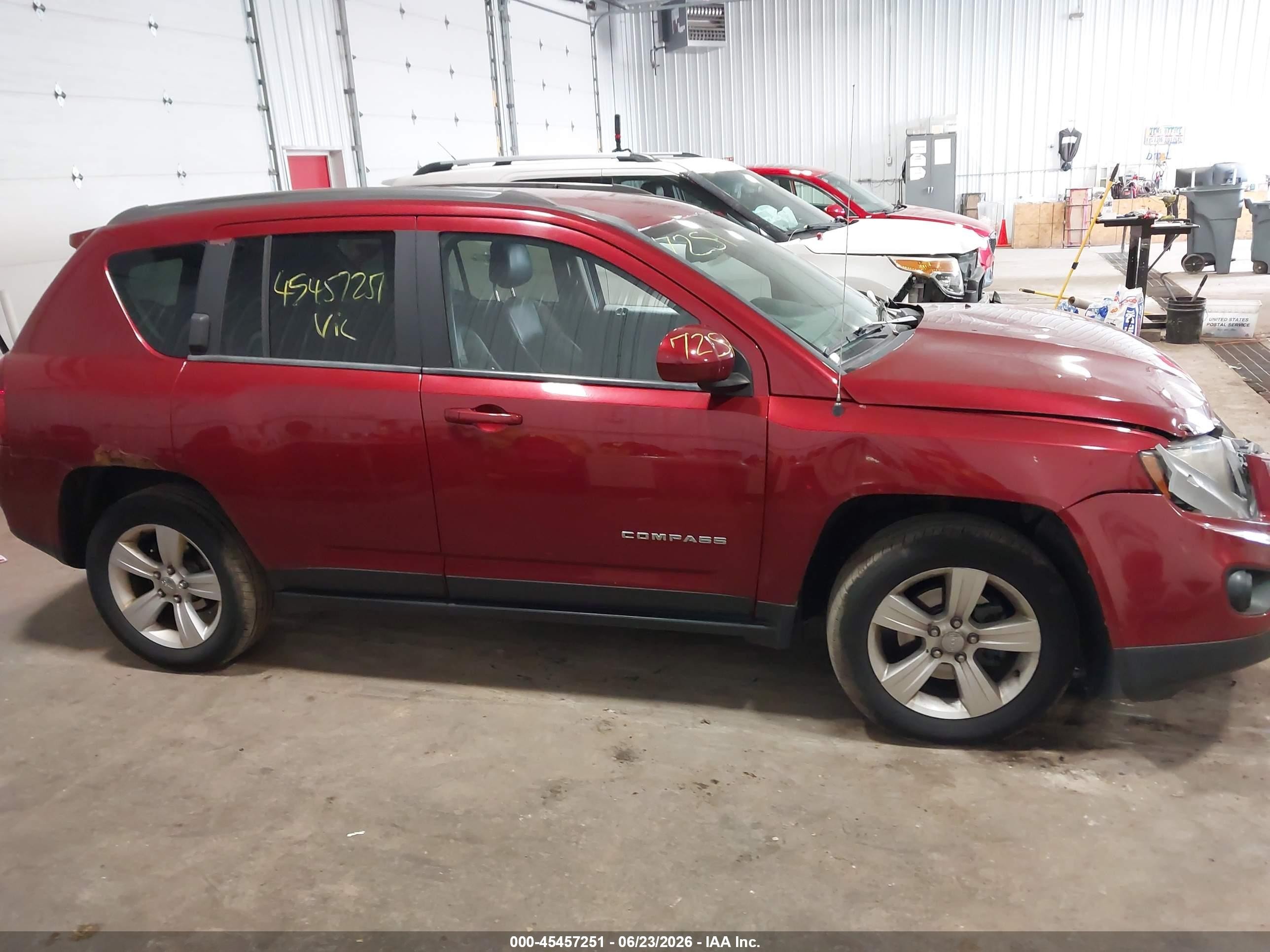 2014 Jeep Compass Latitude Red vin: 1C4NJDEB9ED646903