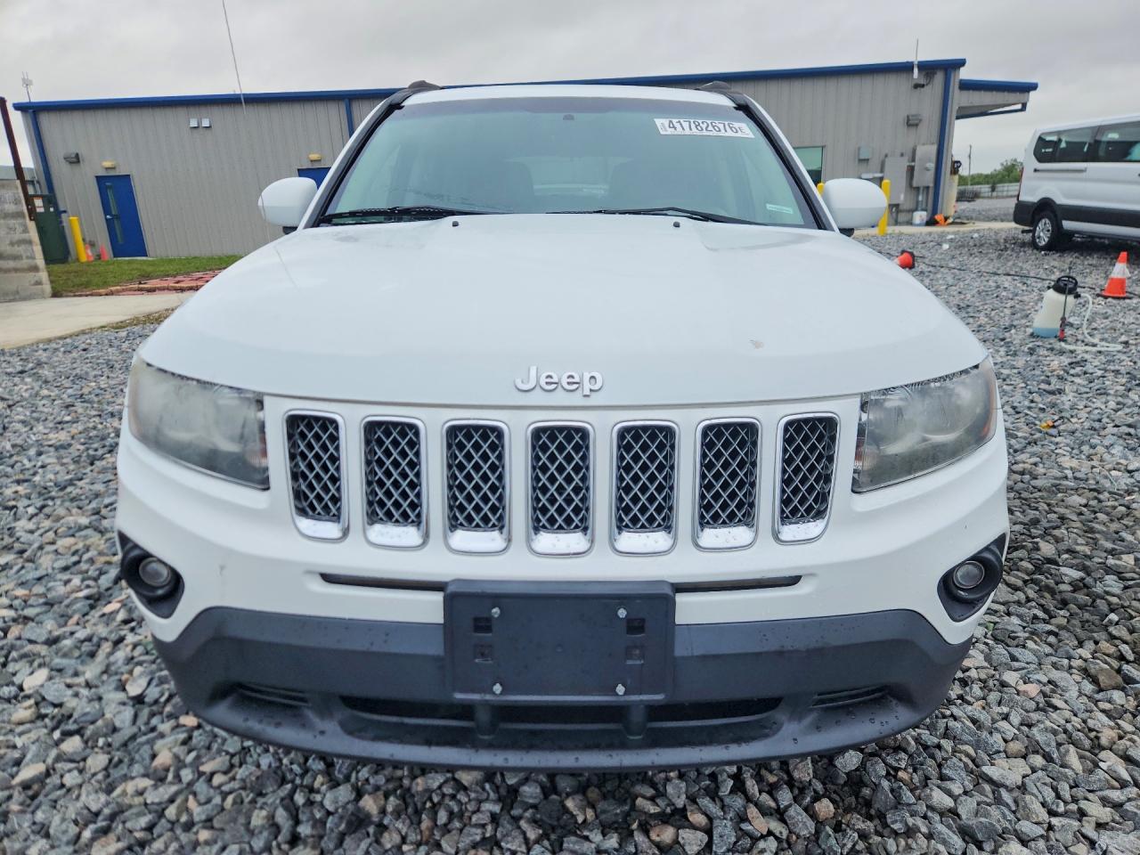 2014 Jeep Compass Latitude White vin: 1C4NJDEB9ED696331