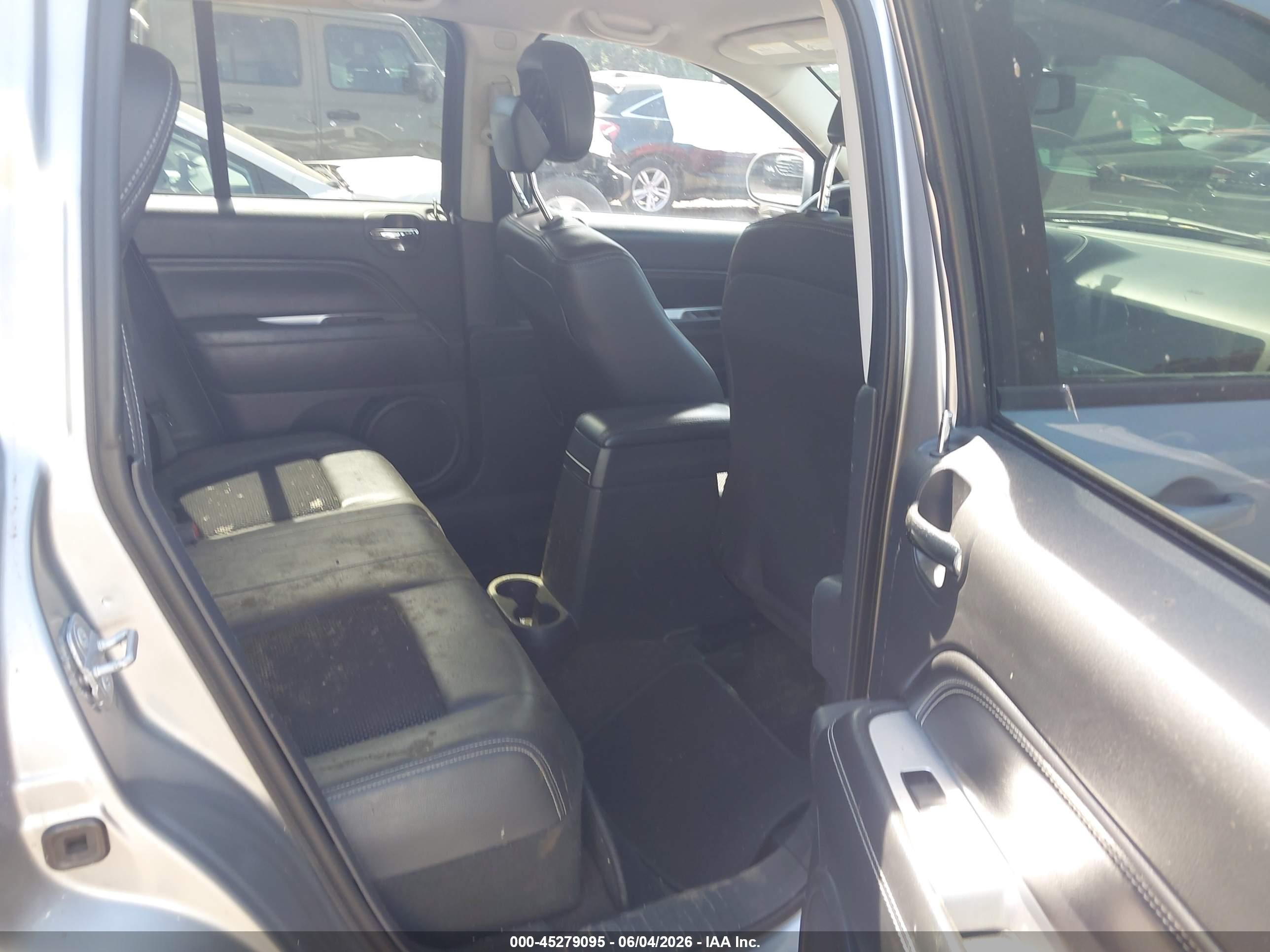 2014 Jeep Compass Latitude Серый vin: 1C4NJDEB9ED824938