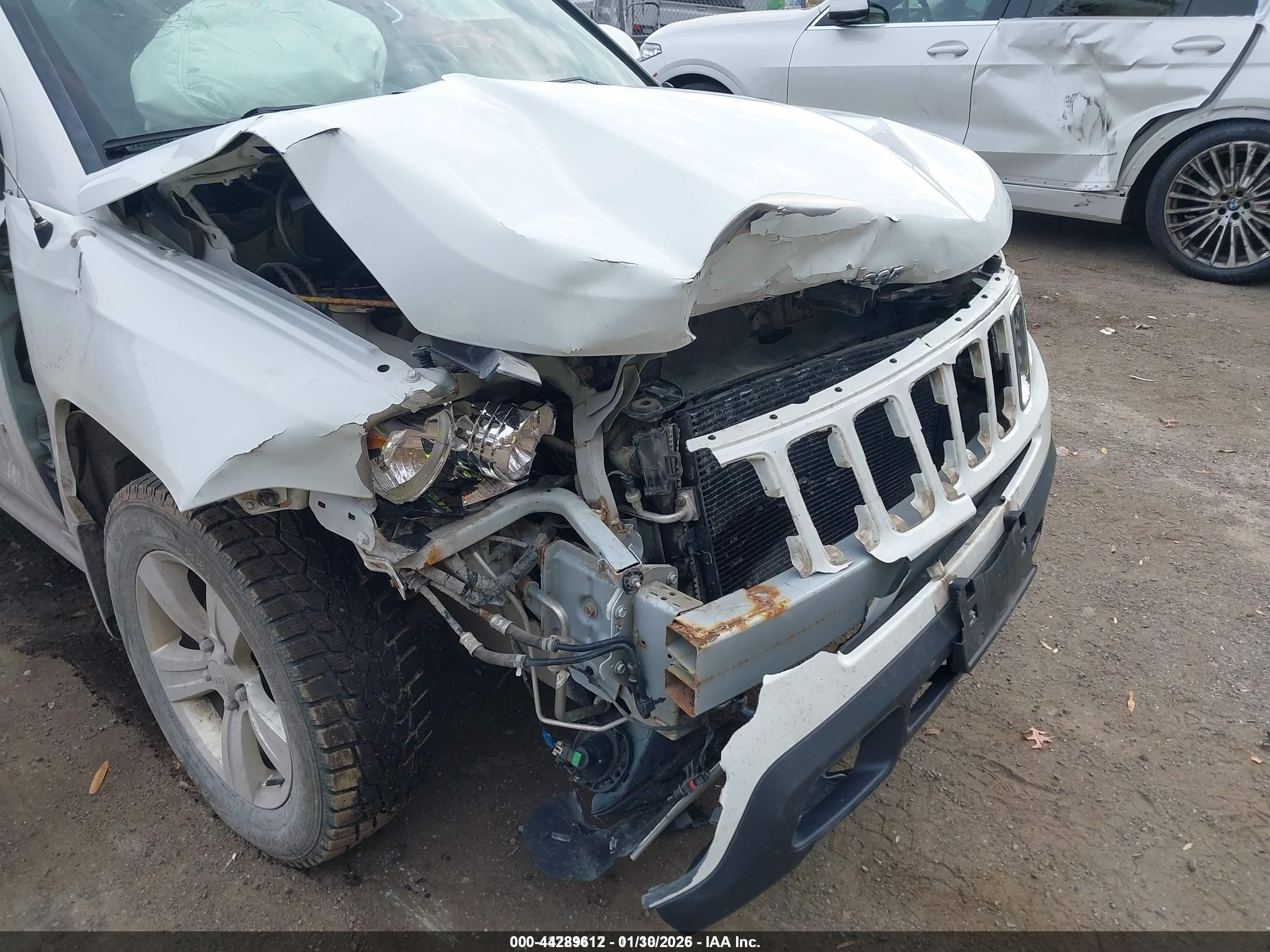 2015 Jeep Compass Latitude White vin: 1C4NJDEB9FD183646