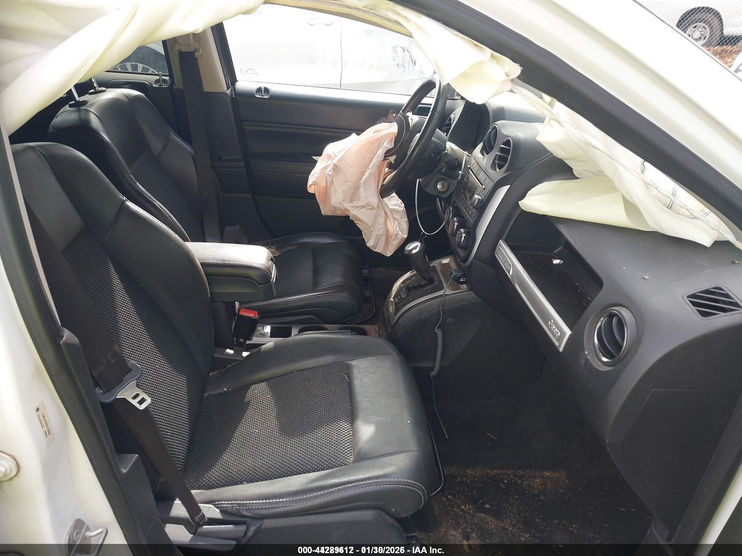 2015 Jeep Compass Latitude White vin: 1C4NJDEB9FD183646