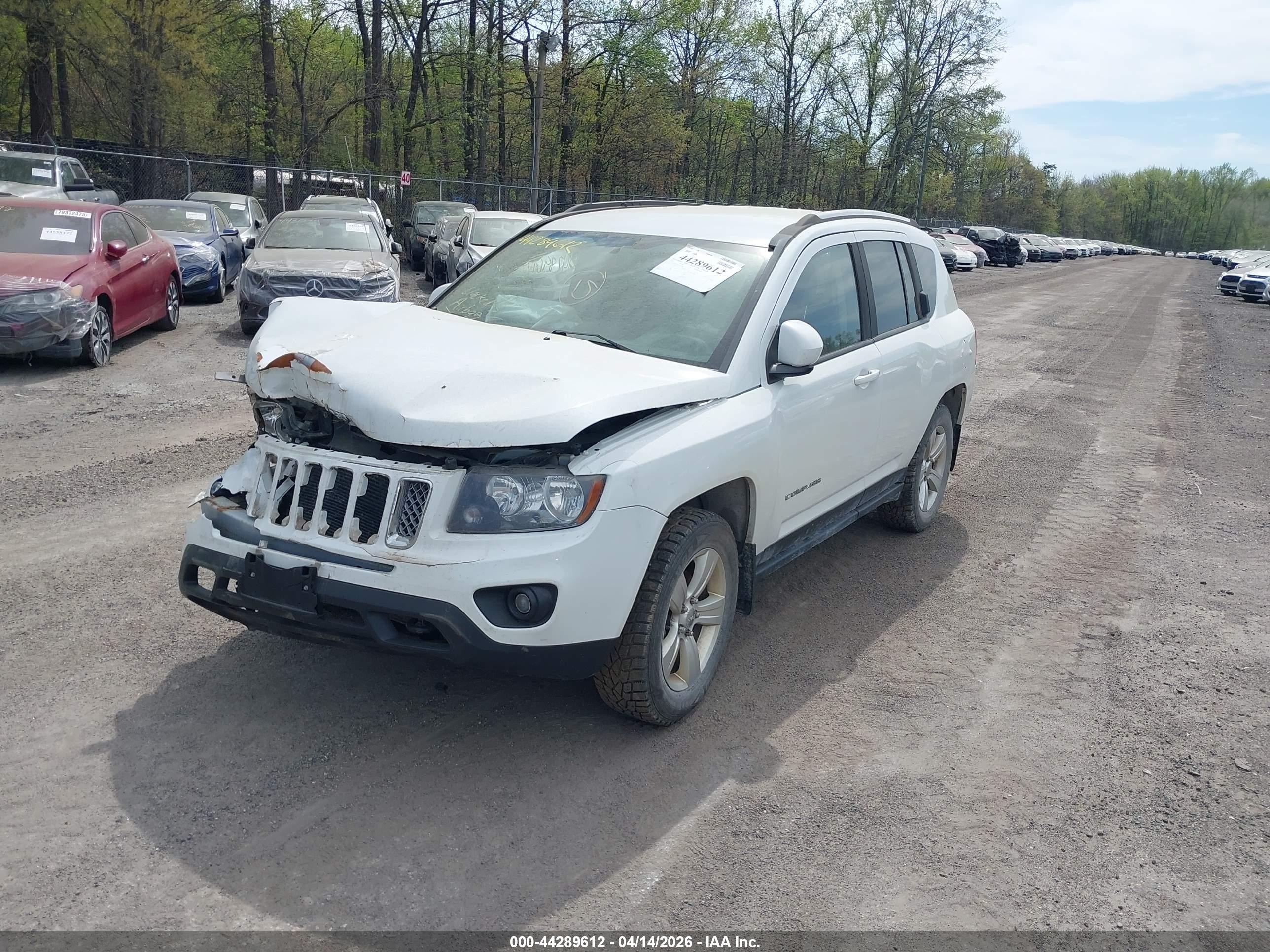 2015 Jeep Compass Latitude White vin: 1C4NJDEB9FD183646