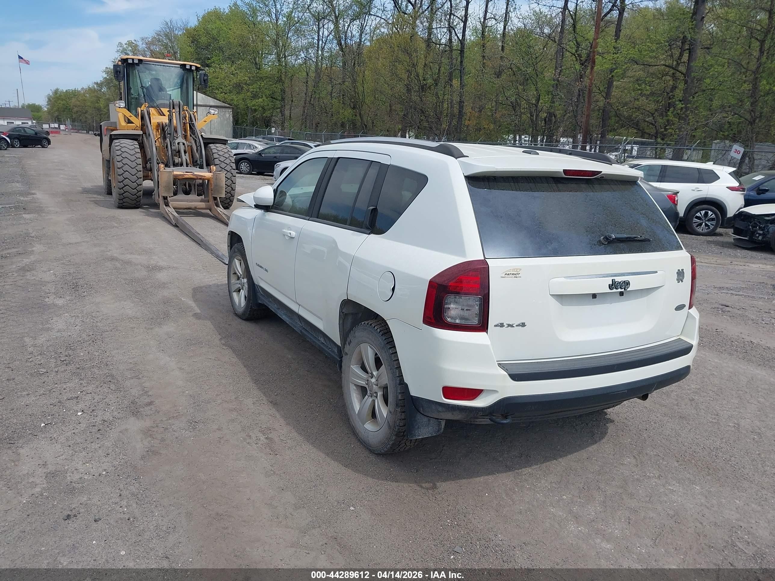 2015 Jeep Compass Latitude White vin: 1C4NJDEB9FD183646