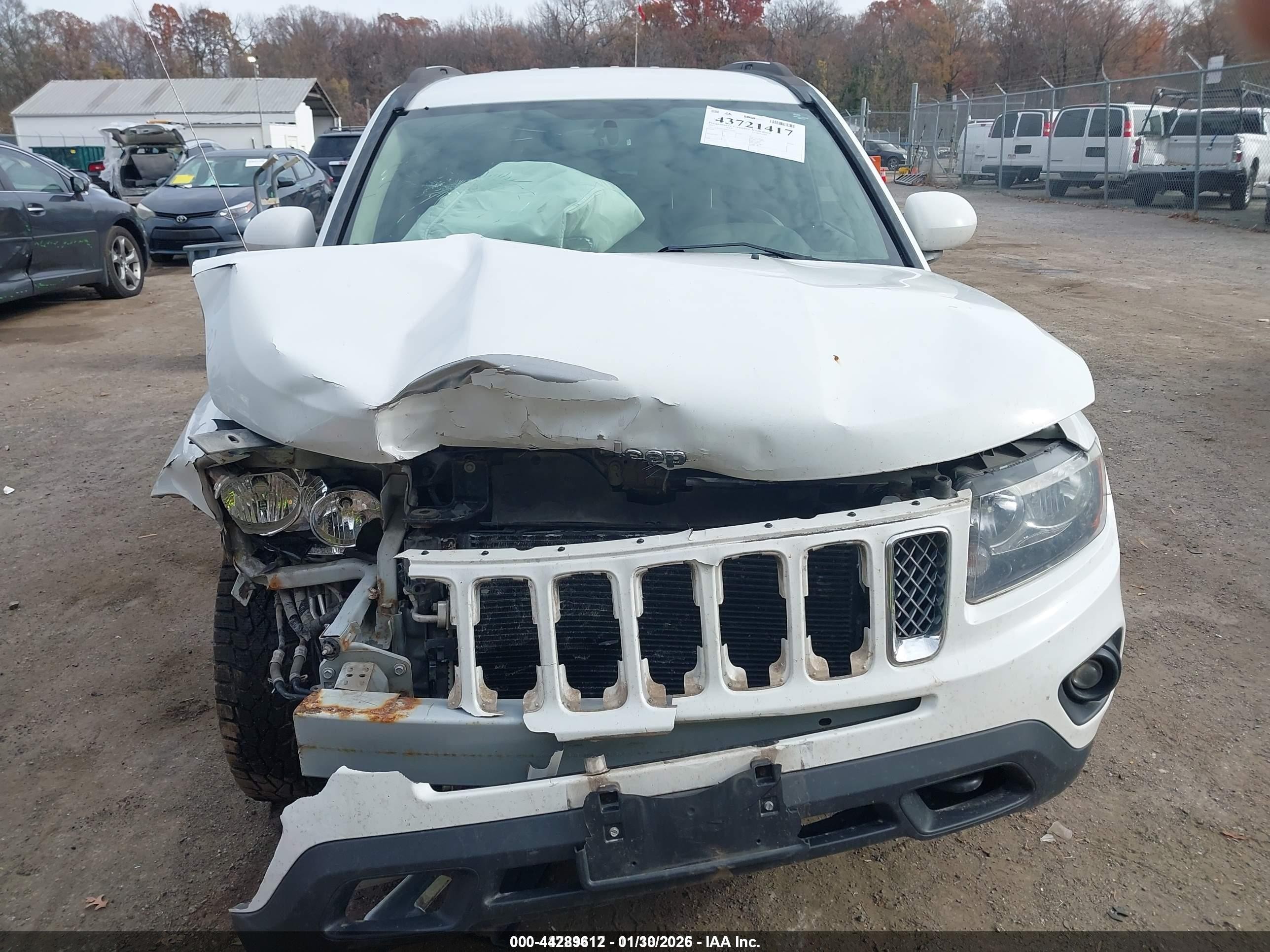 2015 Jeep Compass Latitude White vin: 1C4NJDEB9FD183646