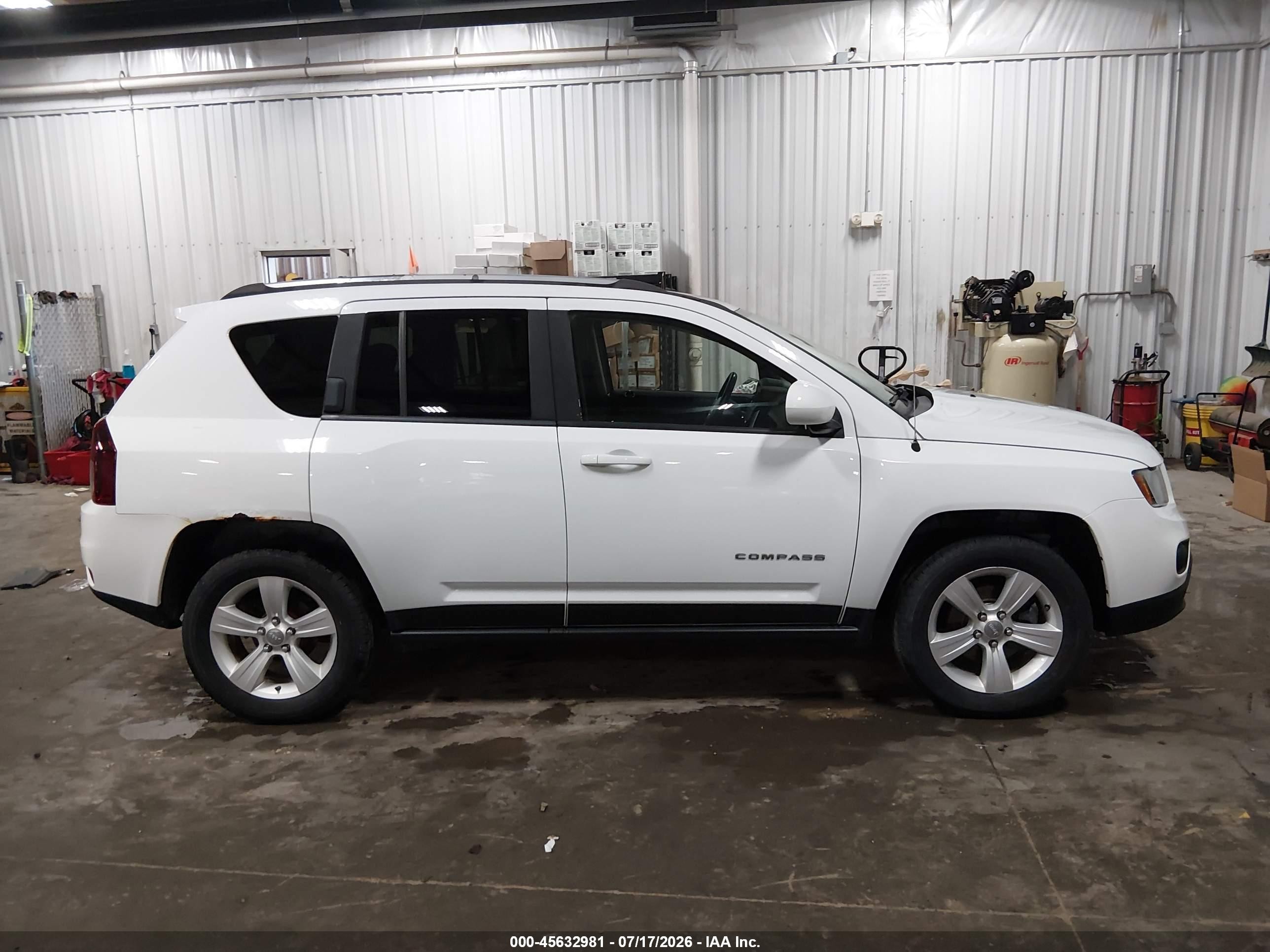 2015 Jeep Compass Latitude White vin: 1C4NJDEB9FD207718