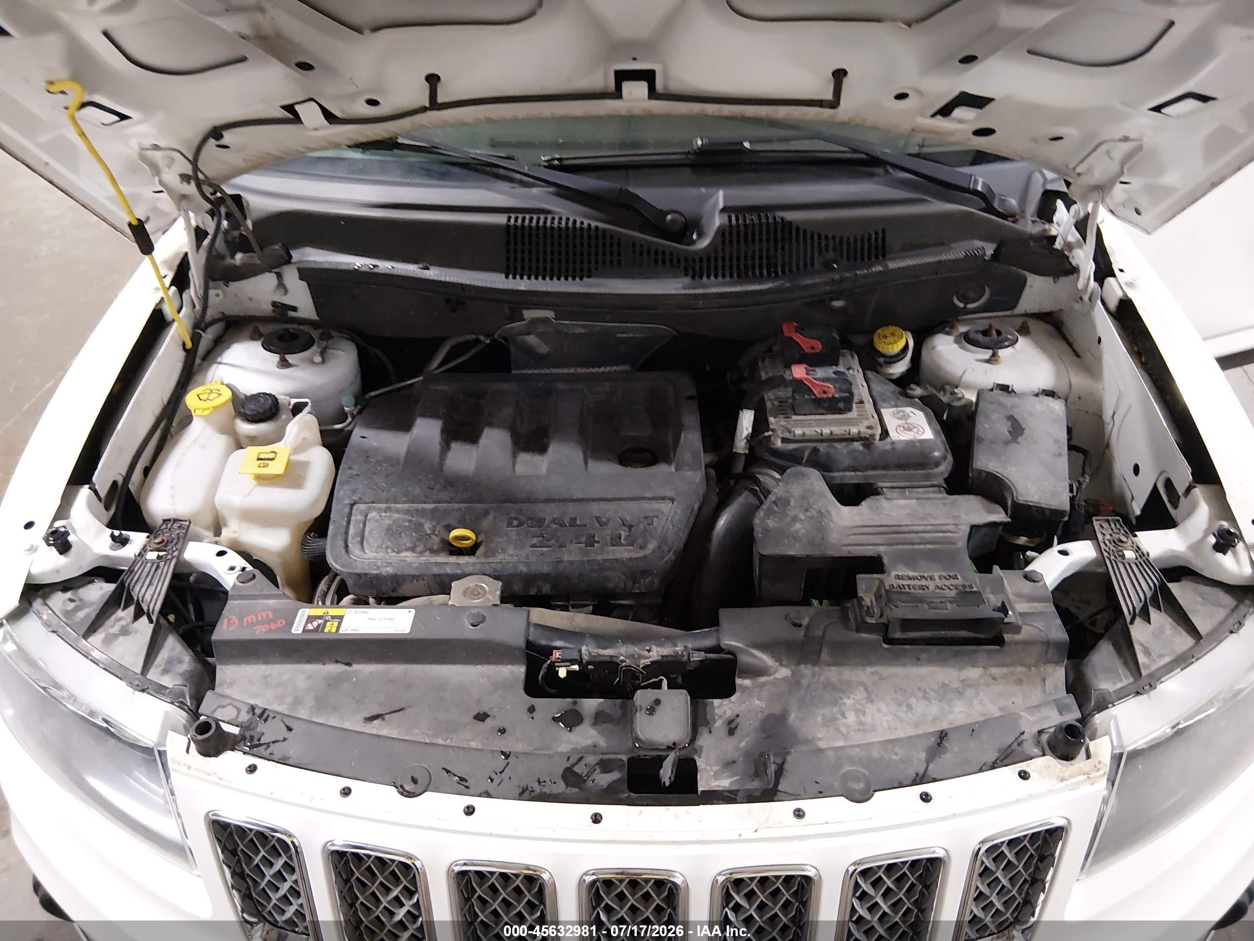 2015 Jeep Compass Latitude White vin: 1C4NJDEB9FD207718
