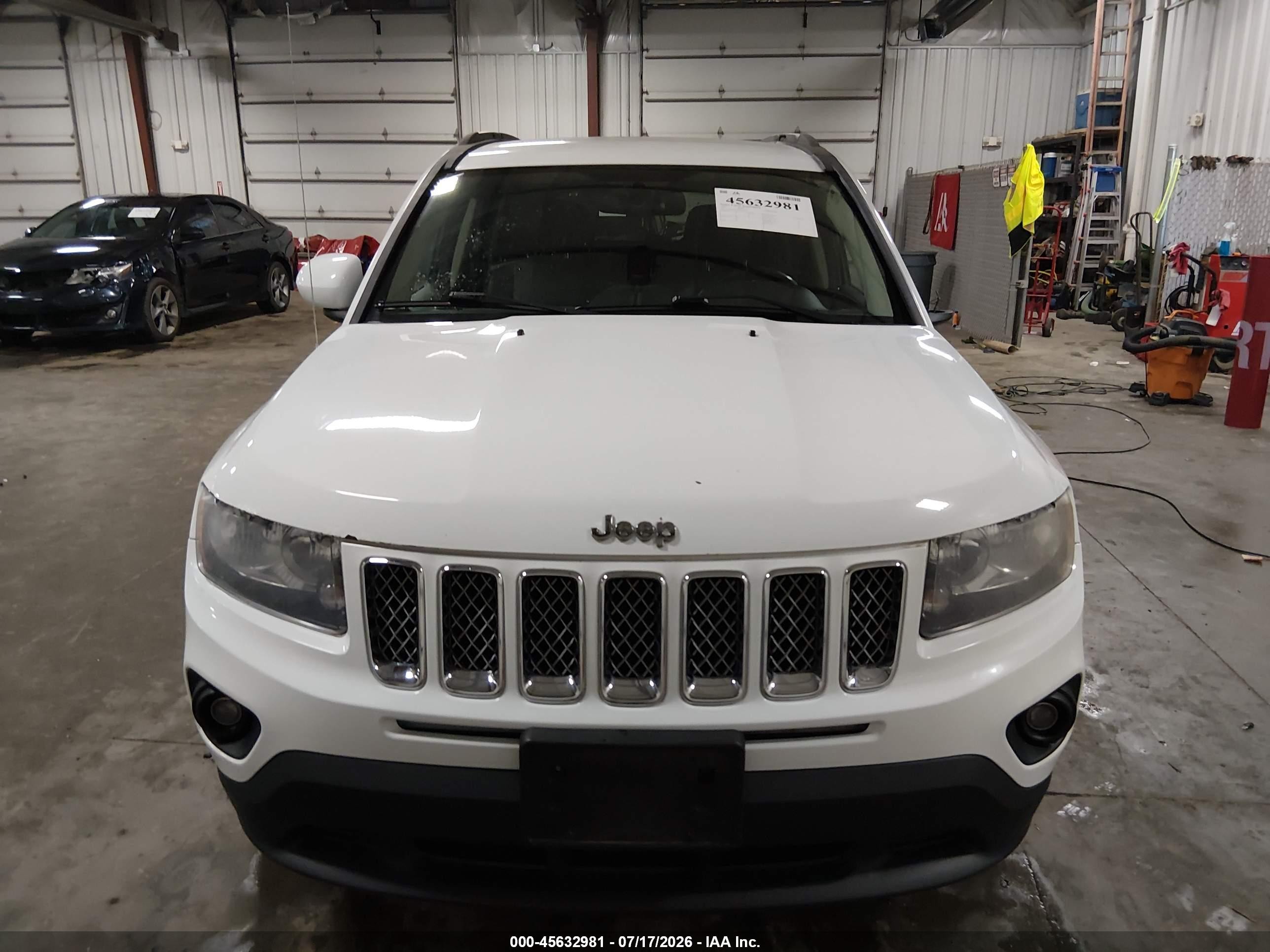 2015 Jeep Compass Latitude White vin: 1C4NJDEB9FD207718