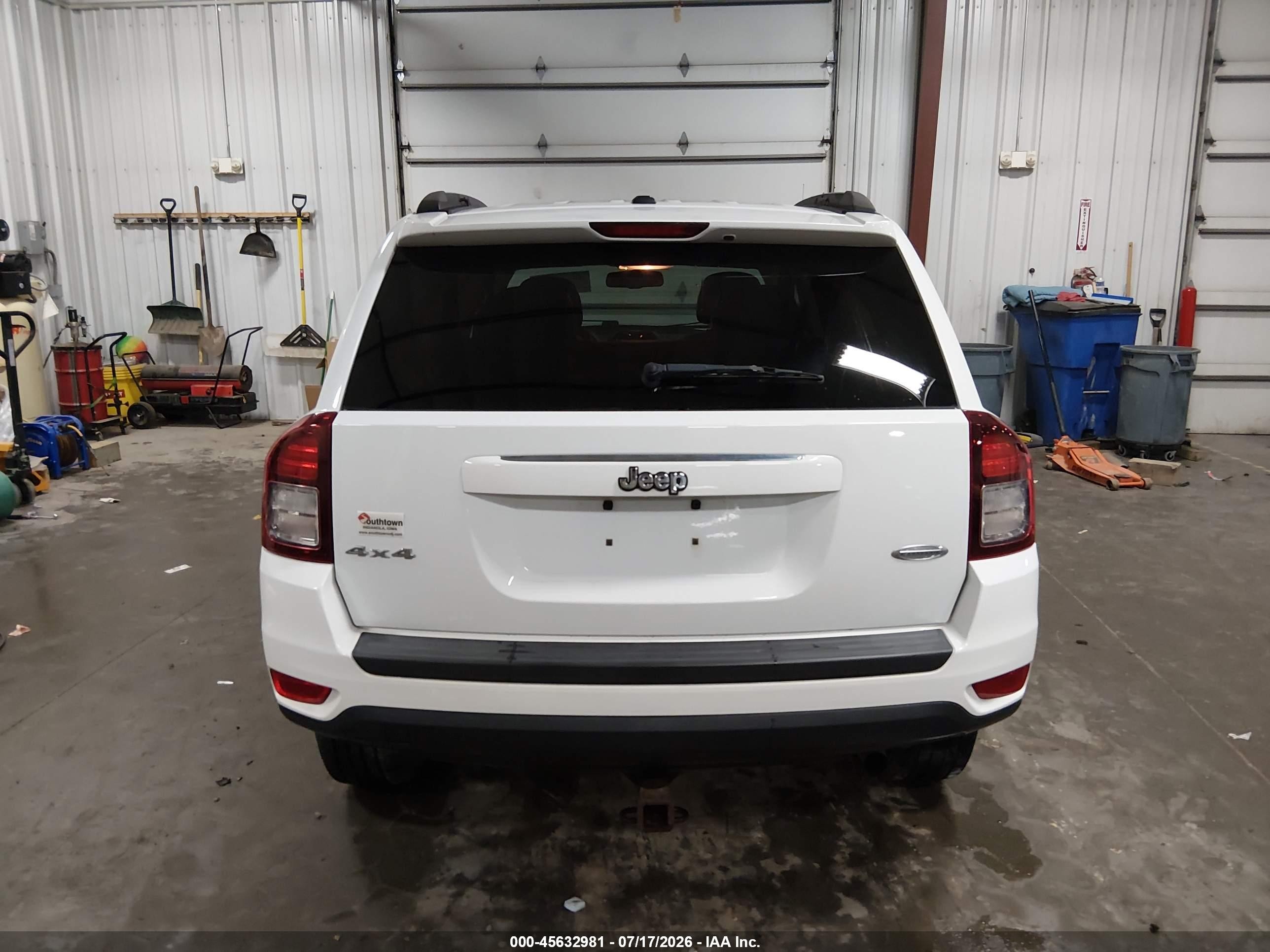 2015 Jeep Compass Latitude White vin: 1C4NJDEB9FD207718