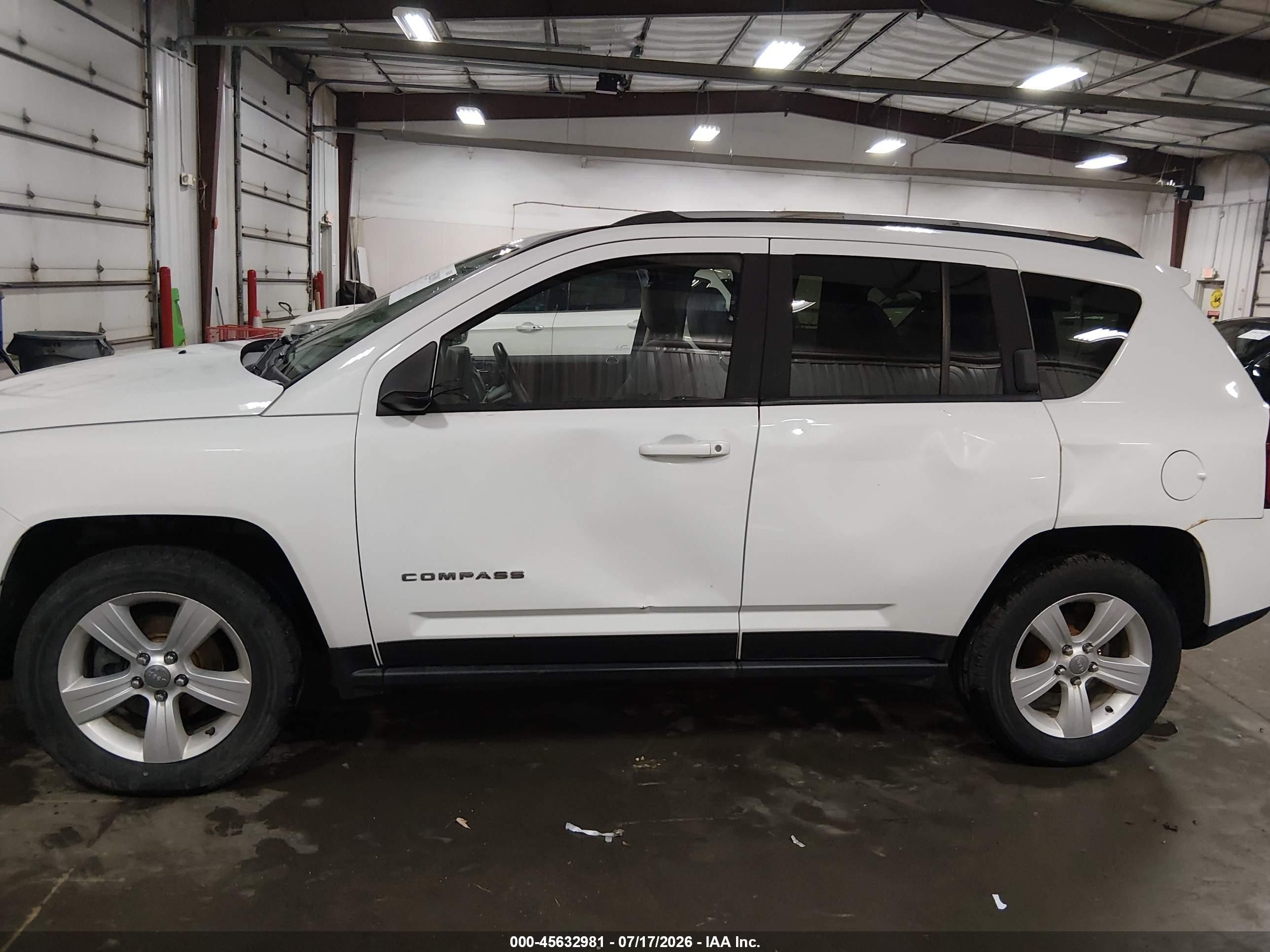 2015 Jeep Compass Latitude White vin: 1C4NJDEB9FD207718