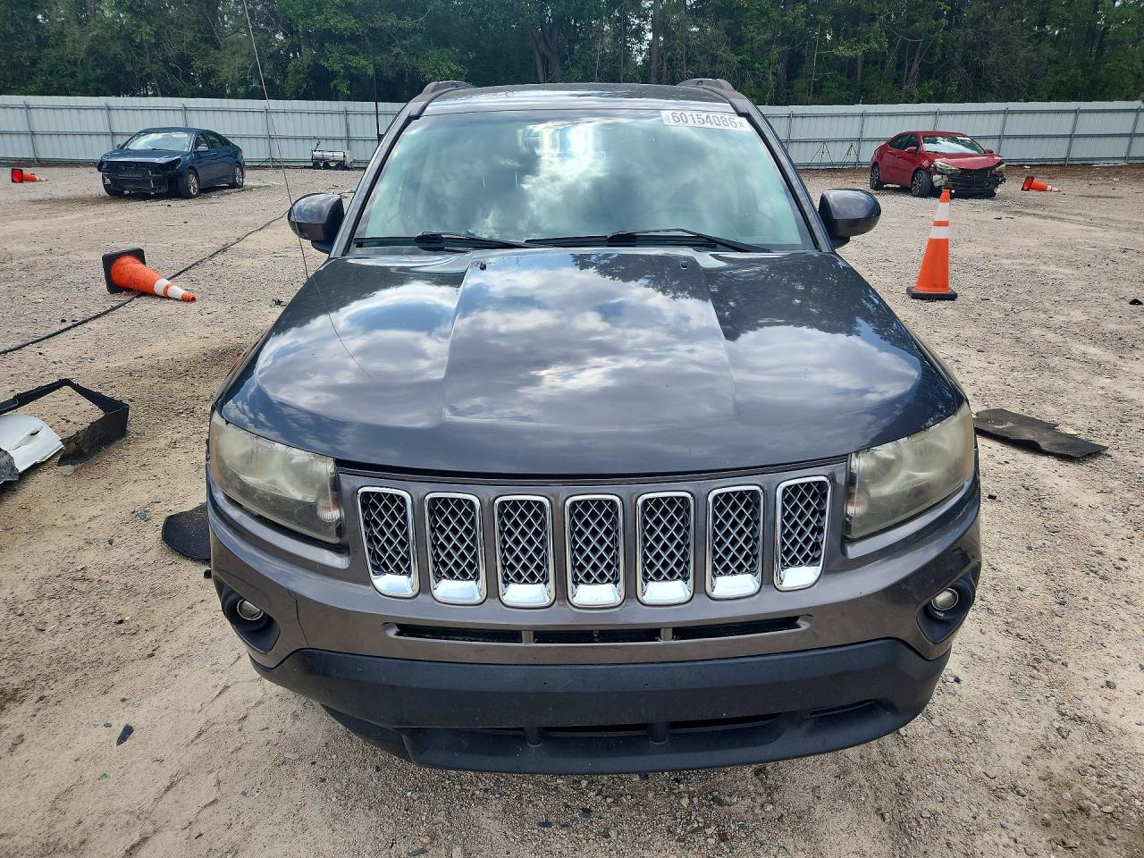 2016 Jeep Compass Latitude Gray vin: 1C4NJDEB9GD757731