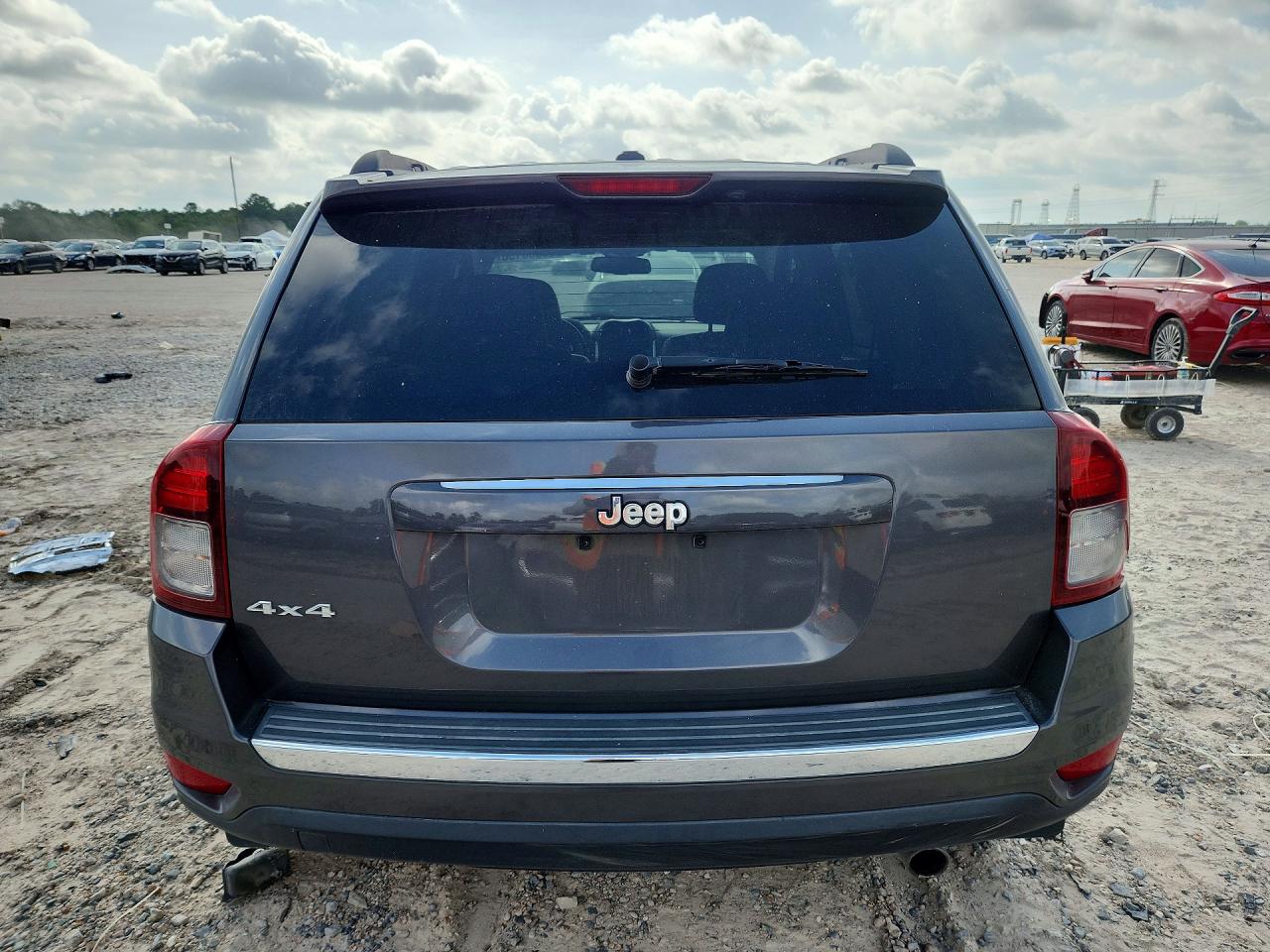 2017 Jeep Compass Latitude Gray vin: 1C4NJDEB9HD126981