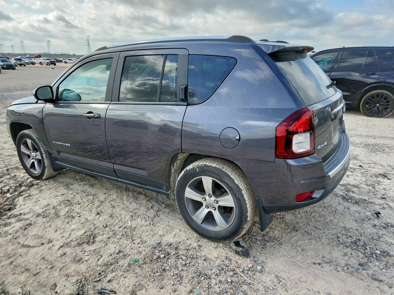 2017 Jeep Compass Latitude Gray vin: 1C4NJDEB9HD126981