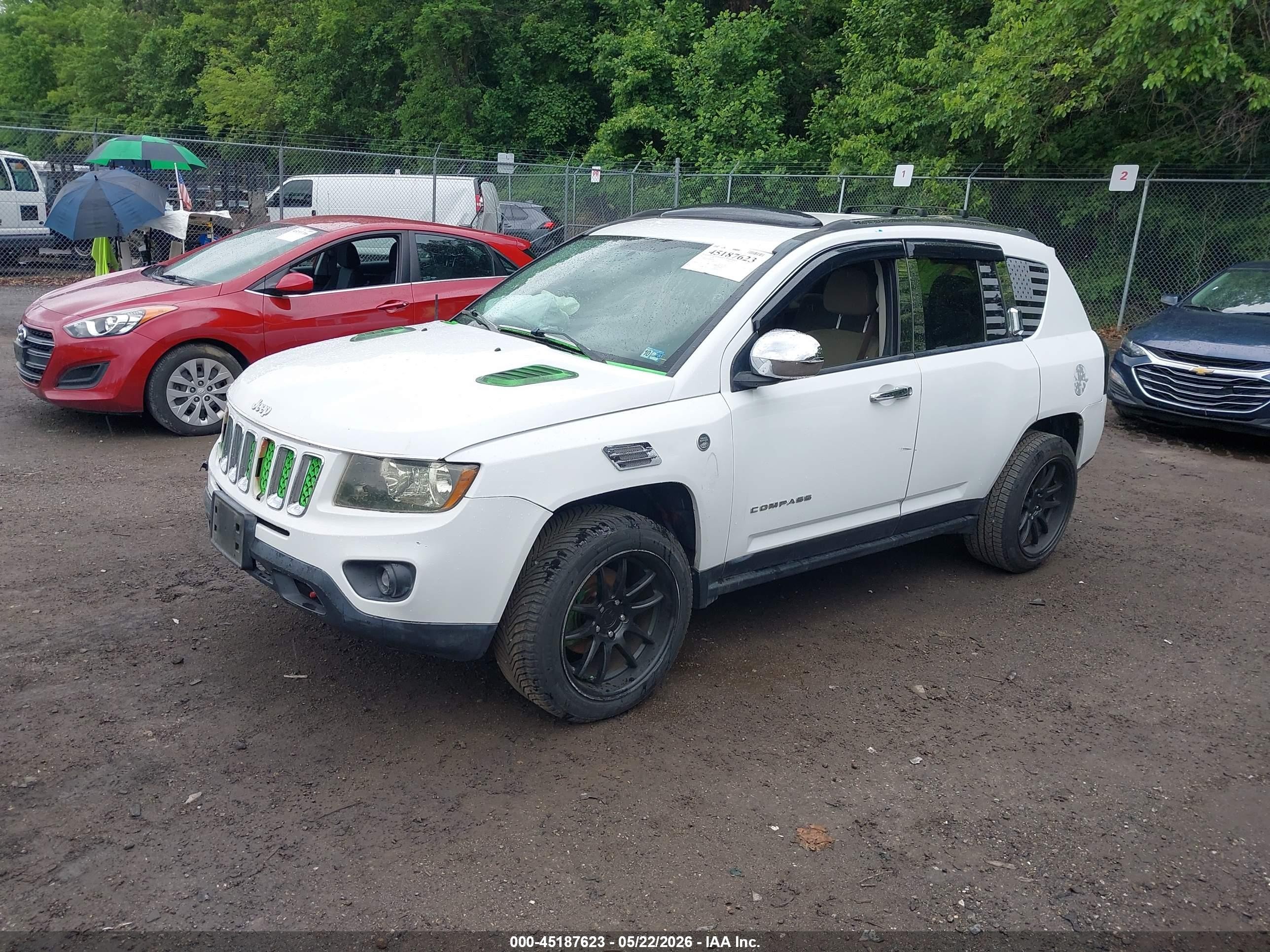 2012 Jeep Compass Latitude White vin: 1C4NJDEBXCD554874