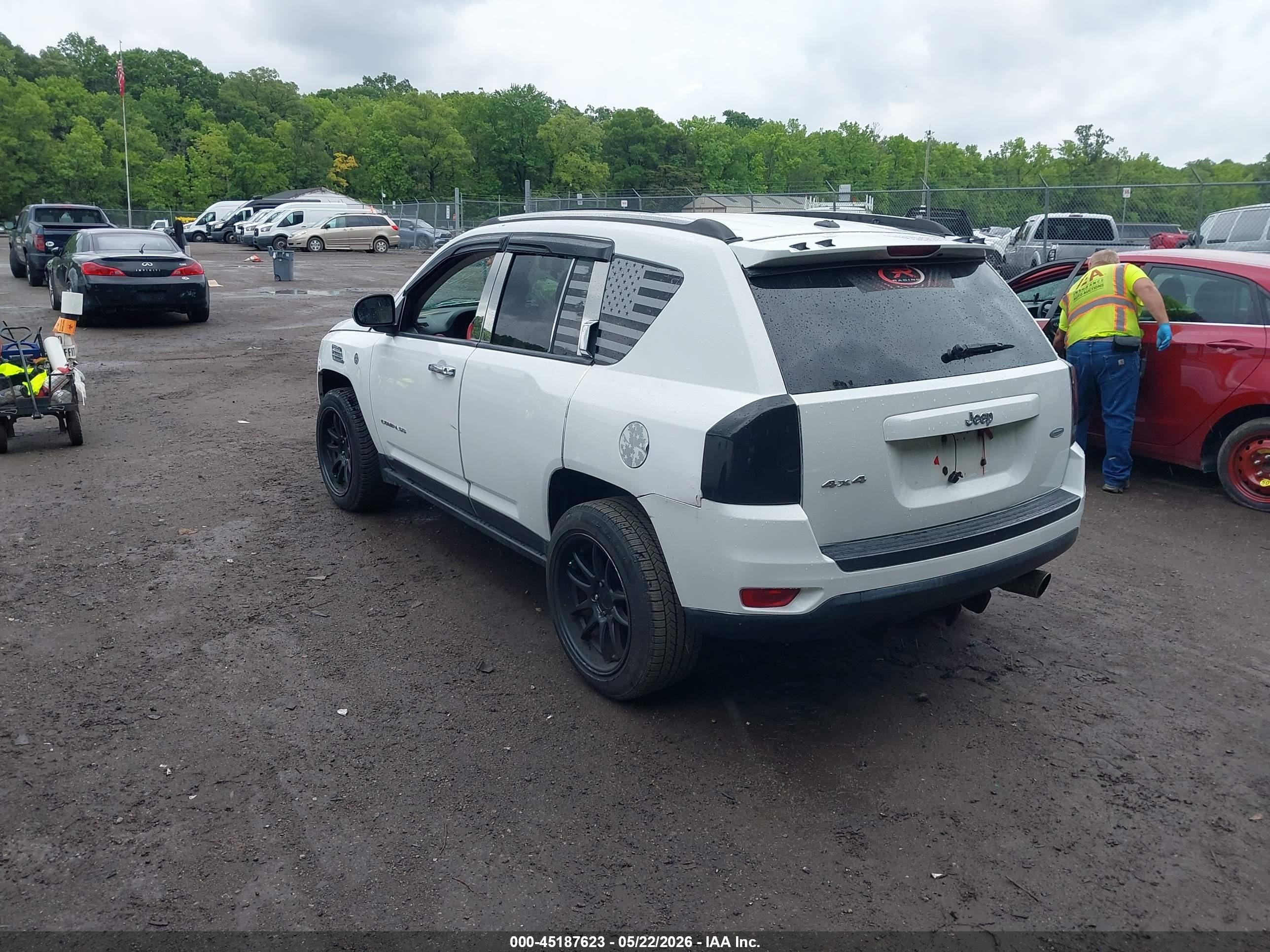 2012 Jeep Compass Latitude White vin: 1C4NJDEBXCD554874